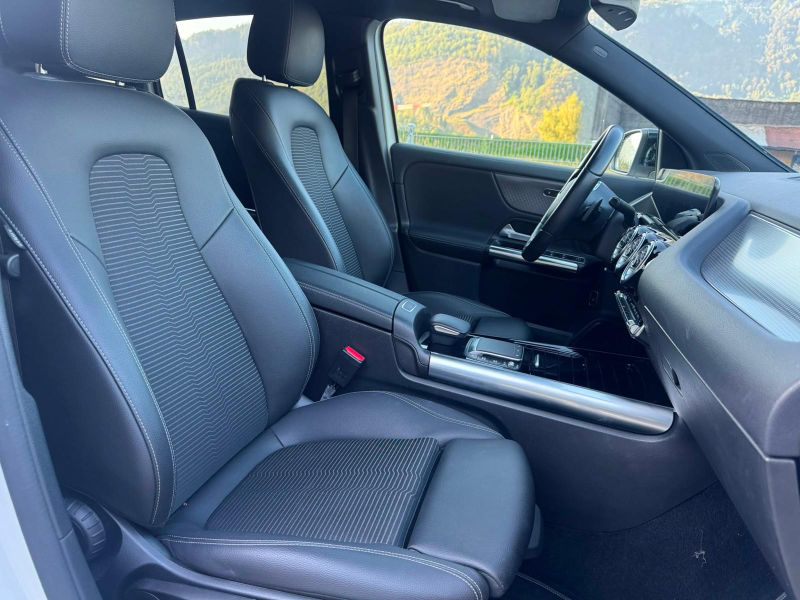 MERCEDES-BENZ GLA 200d 4Matic Progressive 8G-DCT-image-14