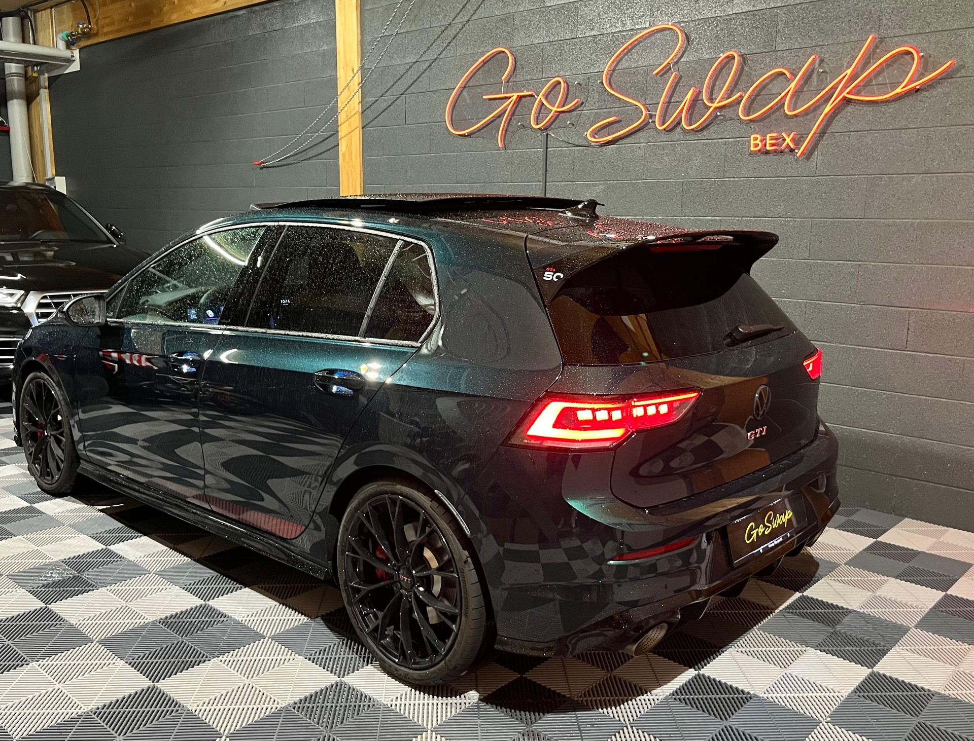 VW Golf 2.0 TSI GTI Edition 50 DSG-image-7