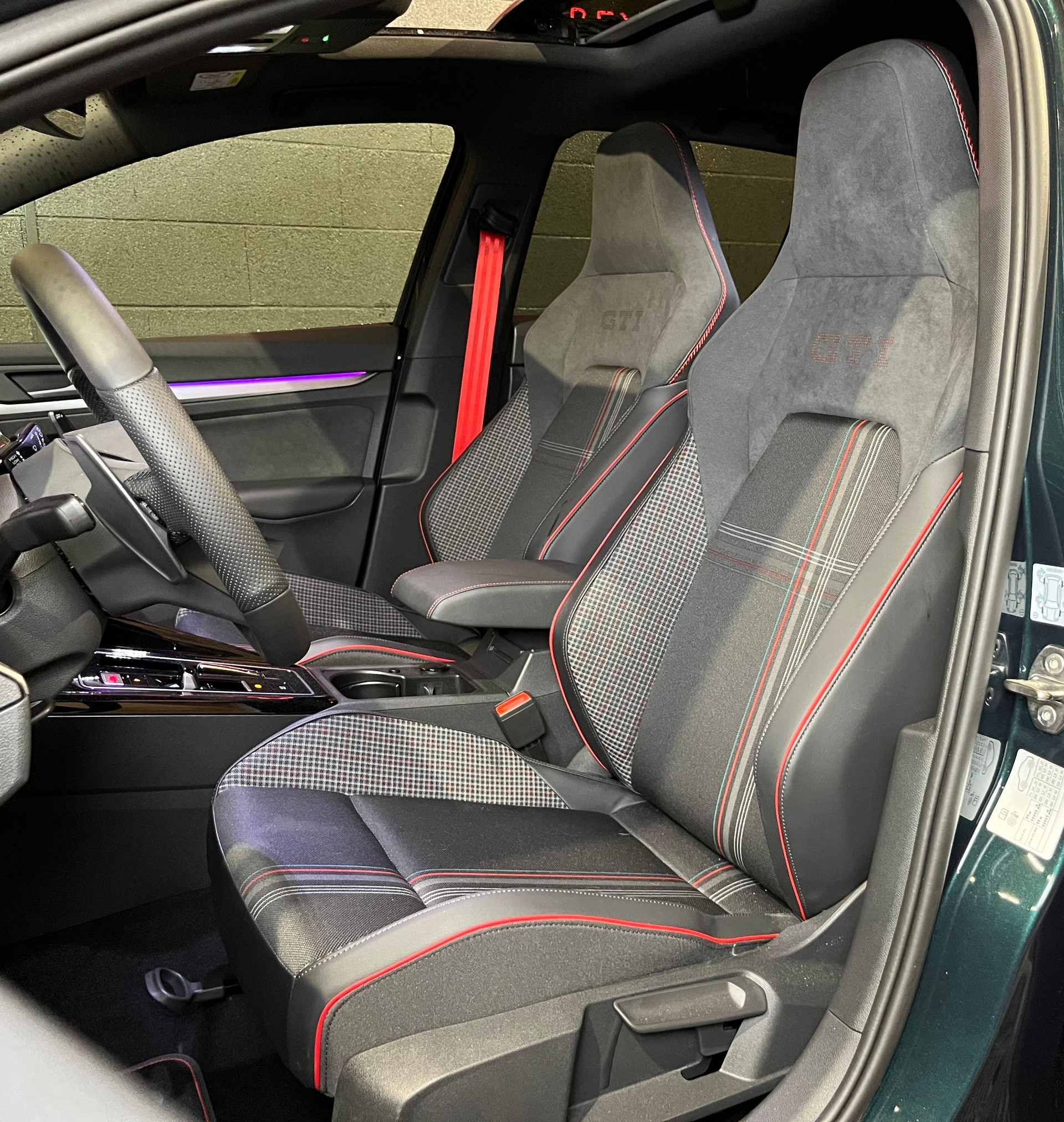 VW Golf 2.0 TSI GTI Edition 50 DSG-image-8