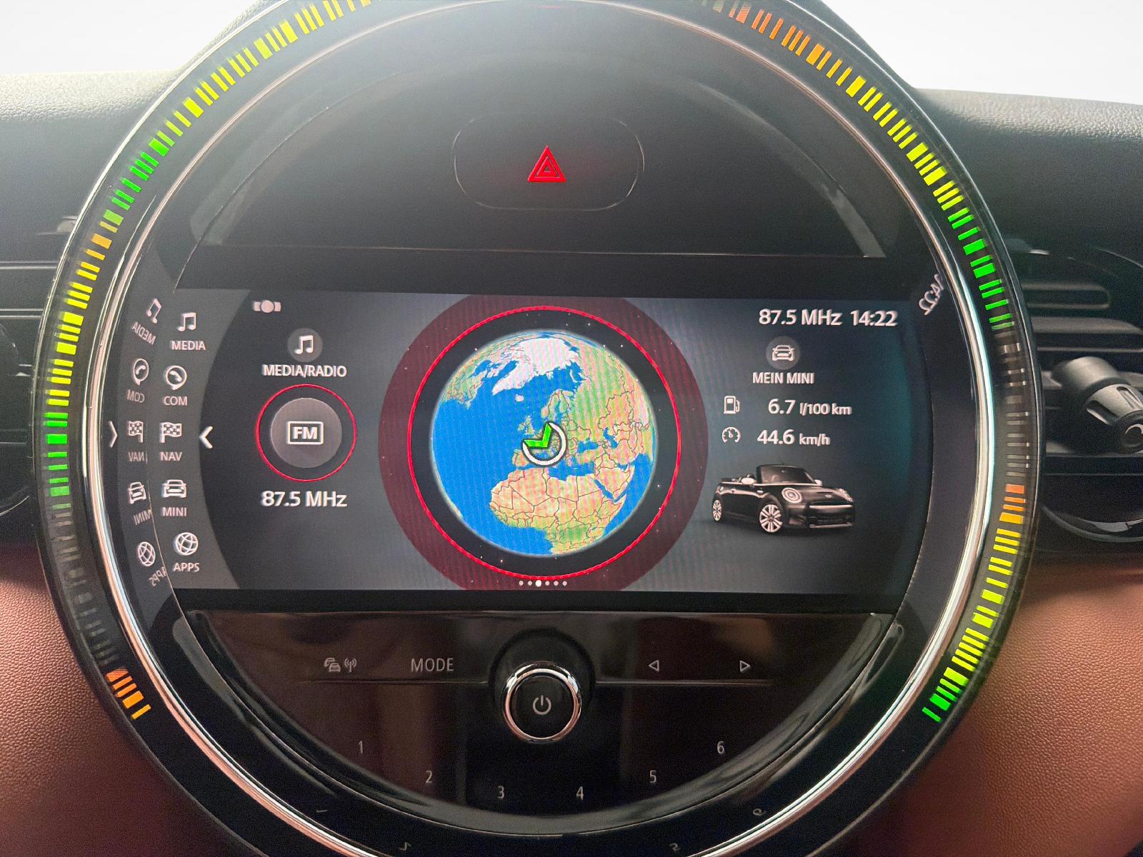 MINI Cabrio Cooper S-image-15