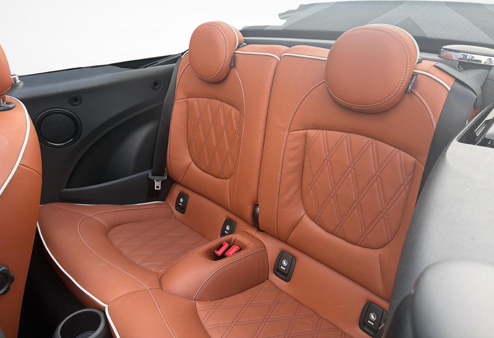 MINI Cabrio Cooper S-image-17