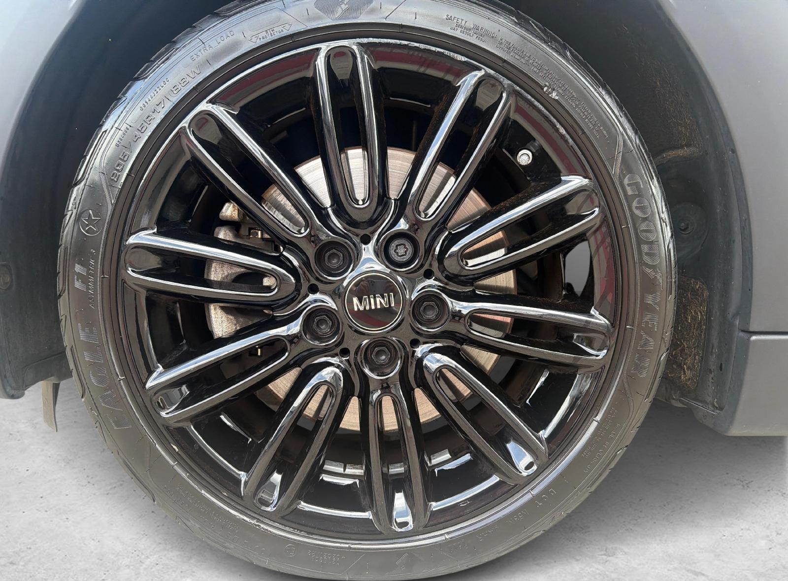 MINI Cabrio Cooper S-image-9