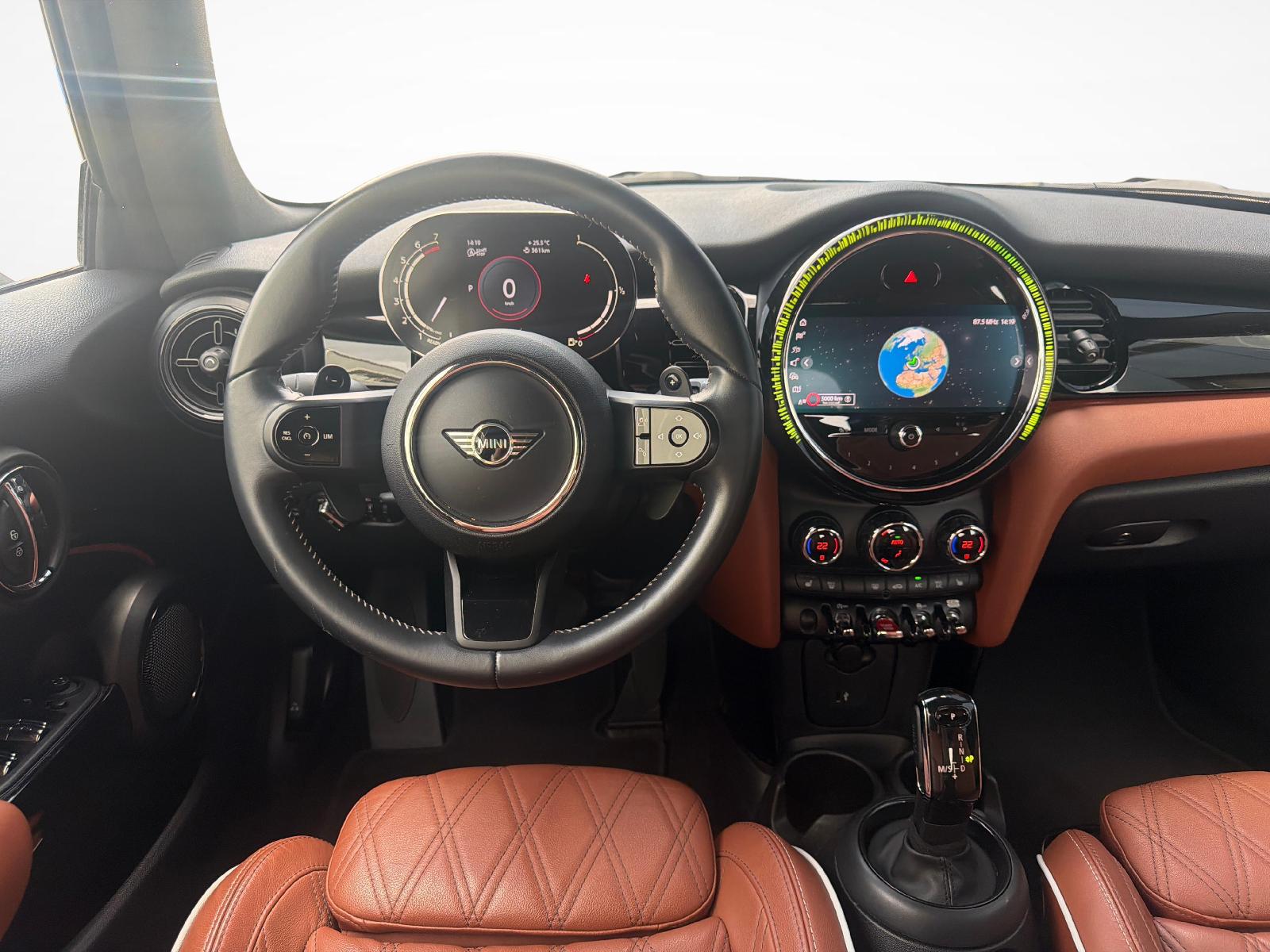 MINI Cabrio Cooper S-image-13