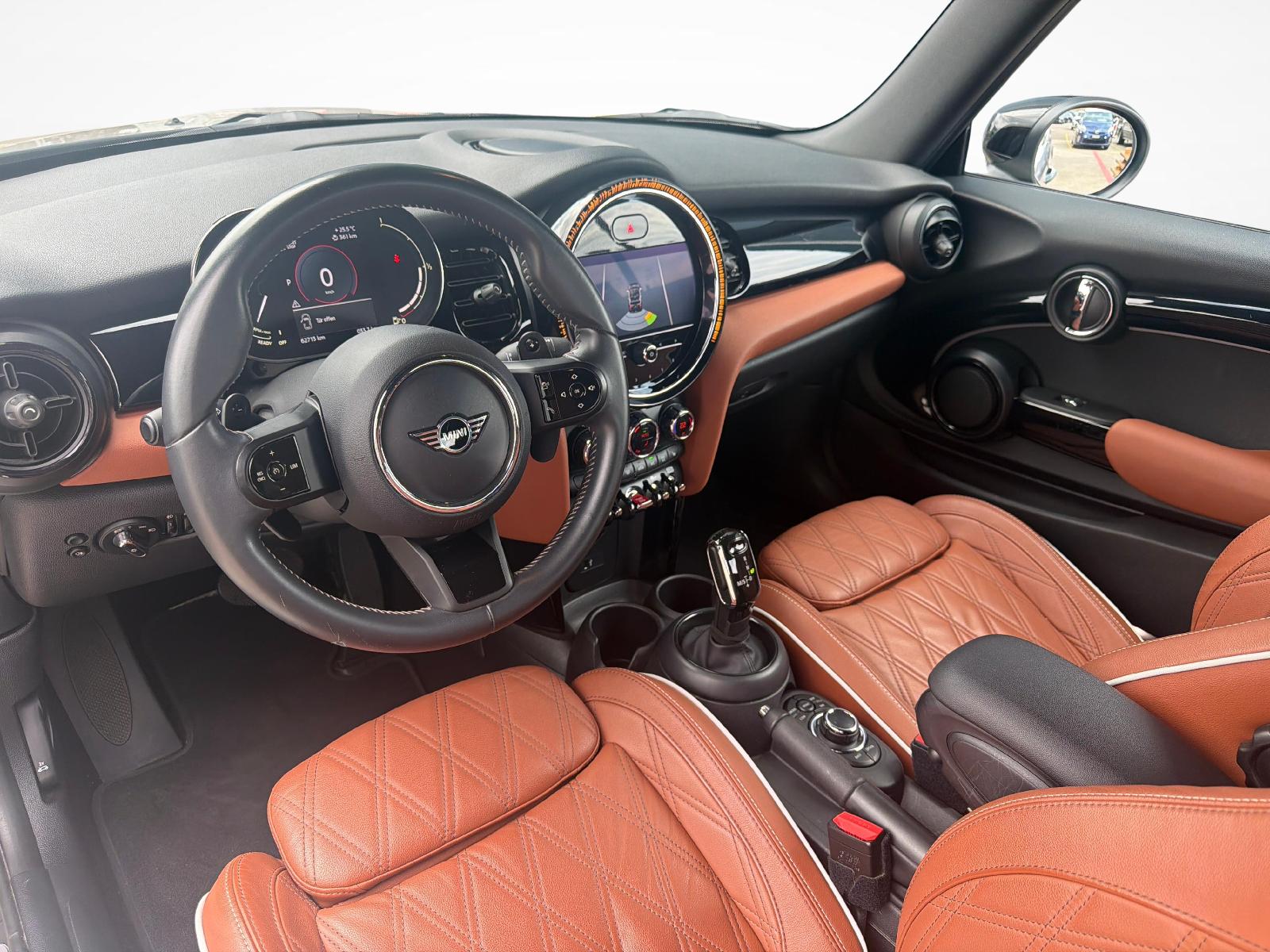 MINI Cabrio Cooper S-image-10