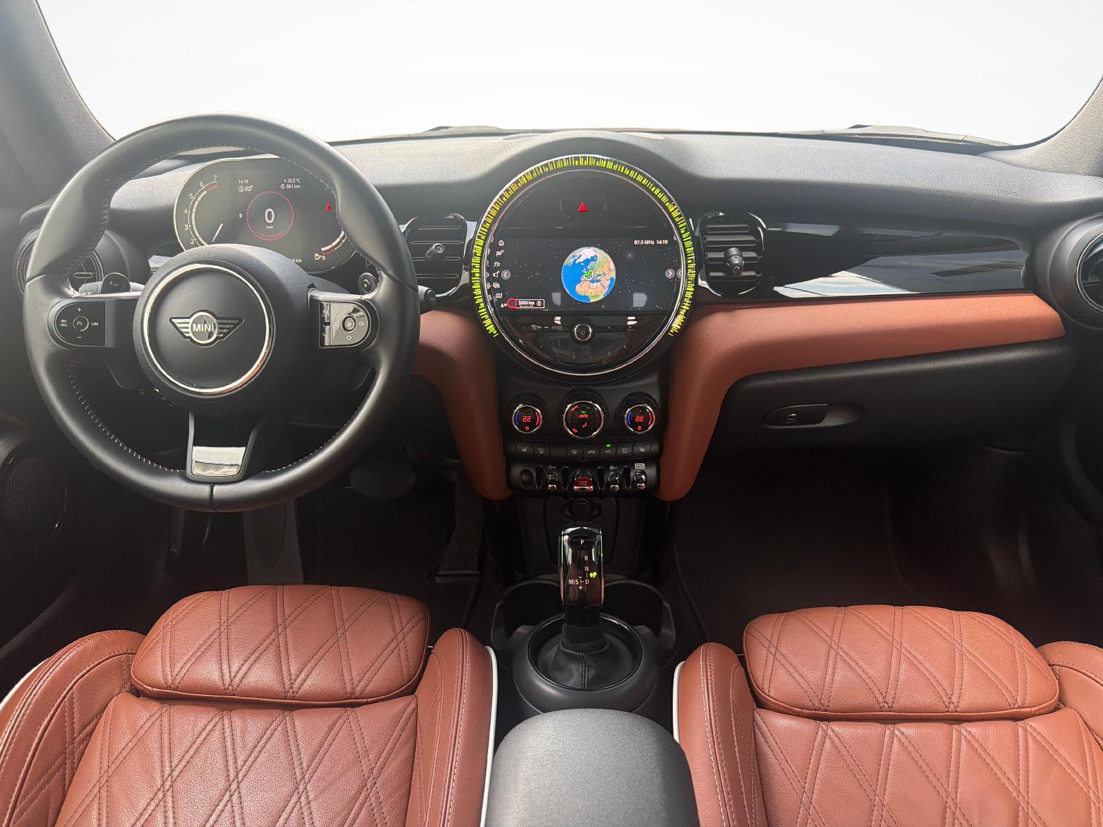 MINI Cabrio Cooper S-image-12
