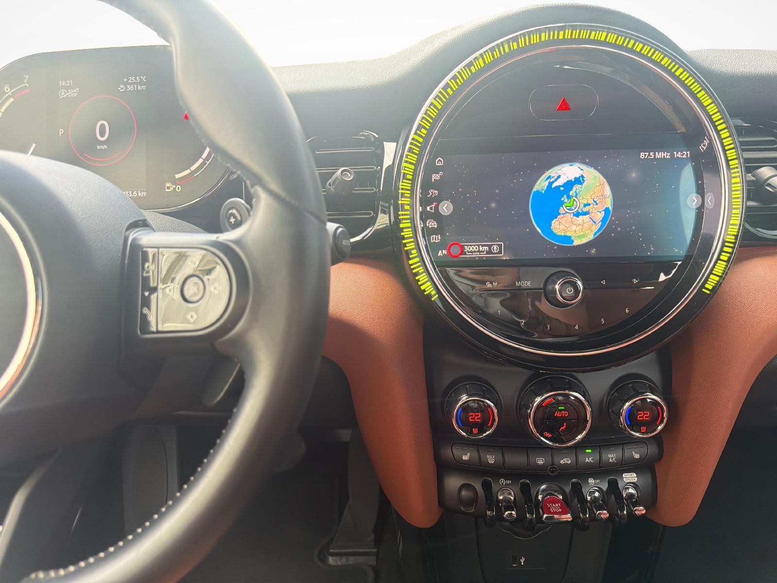 MINI Cabrio Cooper S-image-14