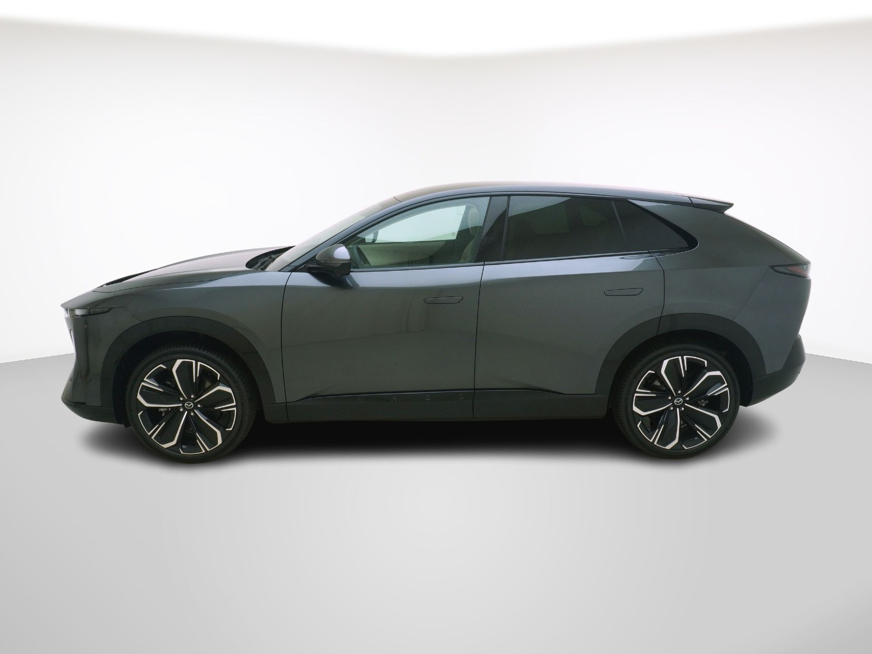 MAZDA CX-6e Takumi-showroom-element-1
