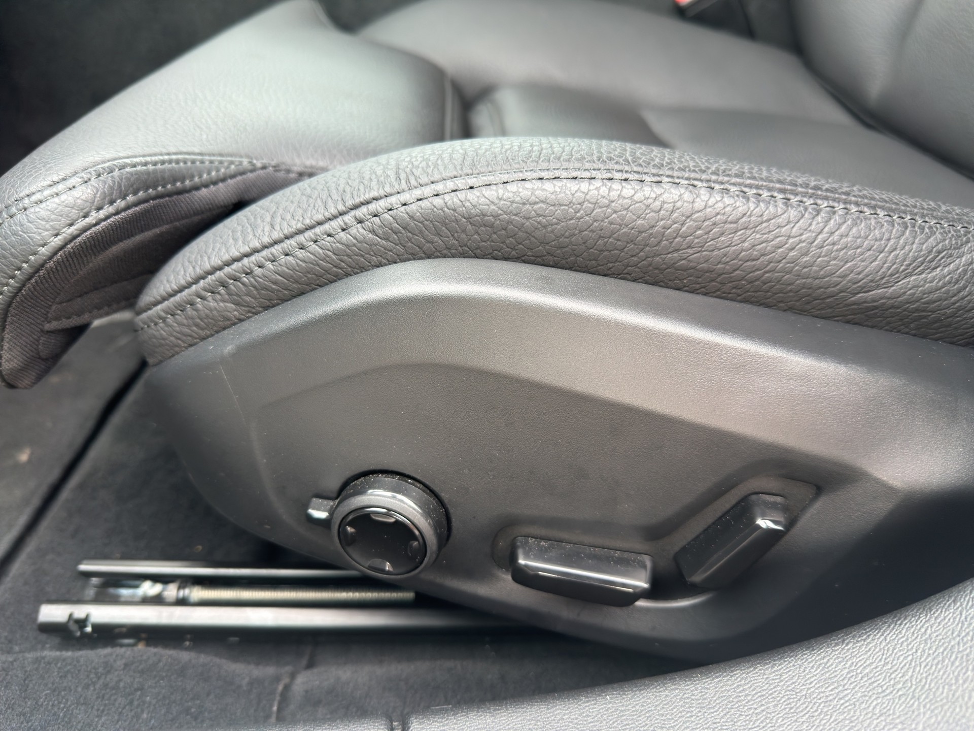 VOLVO V60 B4 Benzin Mild Hybrid Plus Dark DCT-image-8
