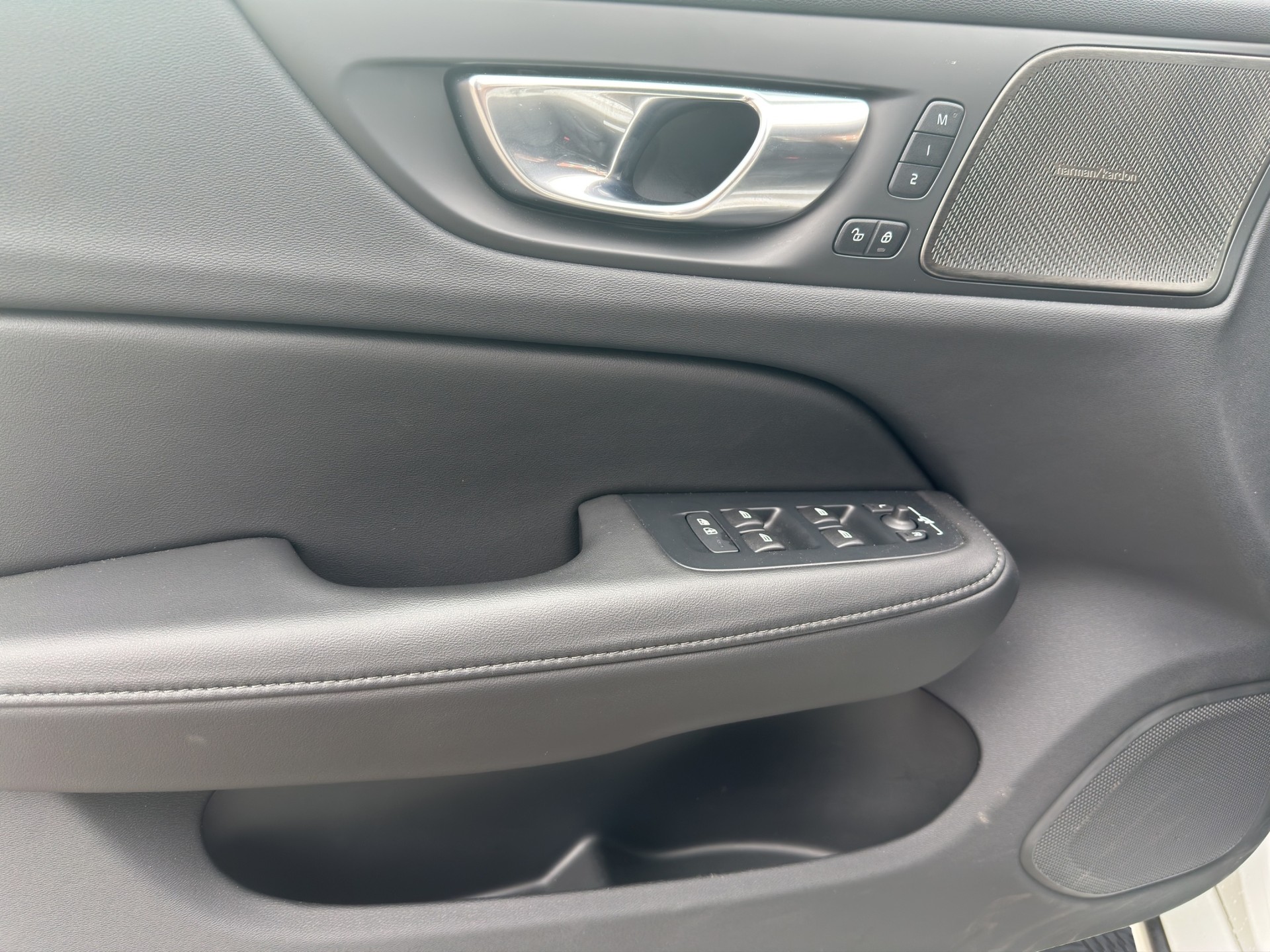 VOLVO V60 B4 Benzin Mild Hybrid Plus Dark DCT-image-9