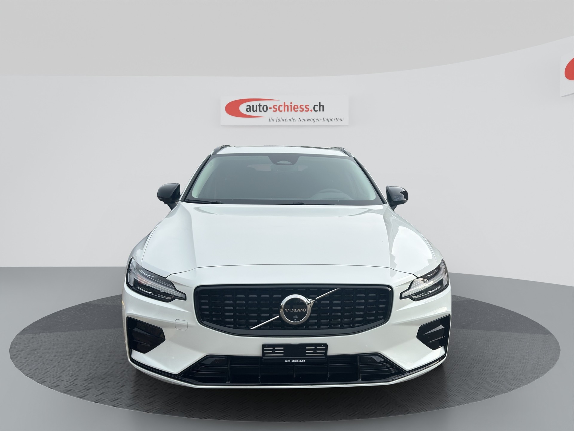 VOLVO V60 B4 Benzin Mild Hybrid Plus Dark DCT-image-1