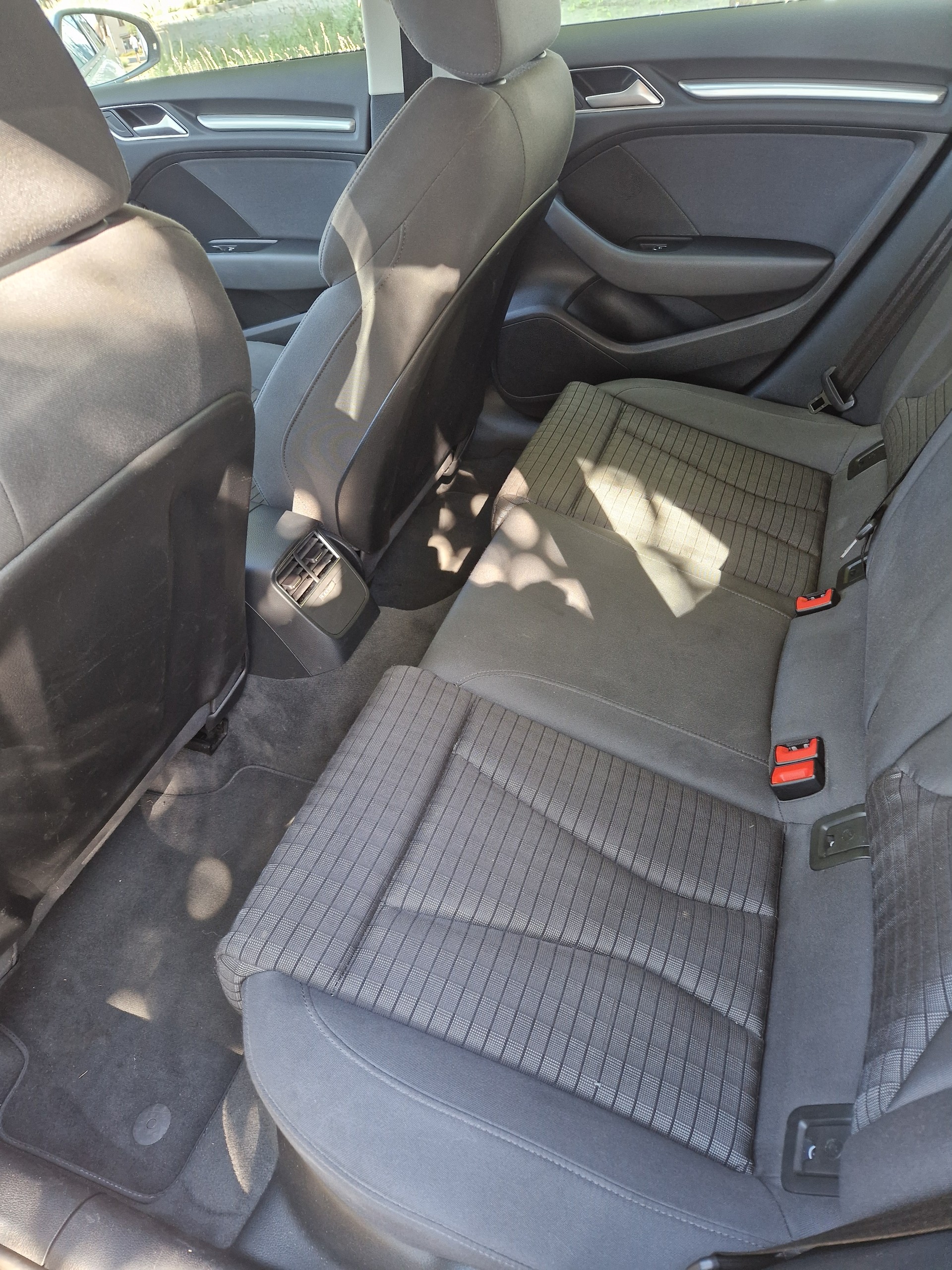 AUDI A3 Sportback 1.4 e-tron Ambition S-tronic-image-4