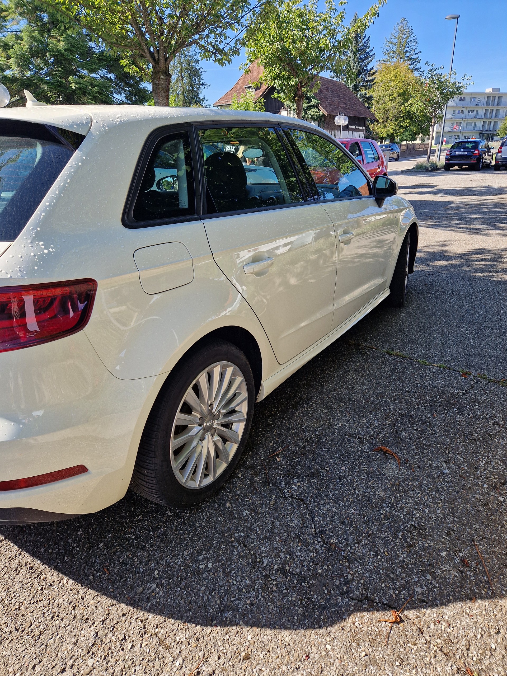 AUDI A3 Sportback 1.4 e-tron Ambition S-tronic-image-2
