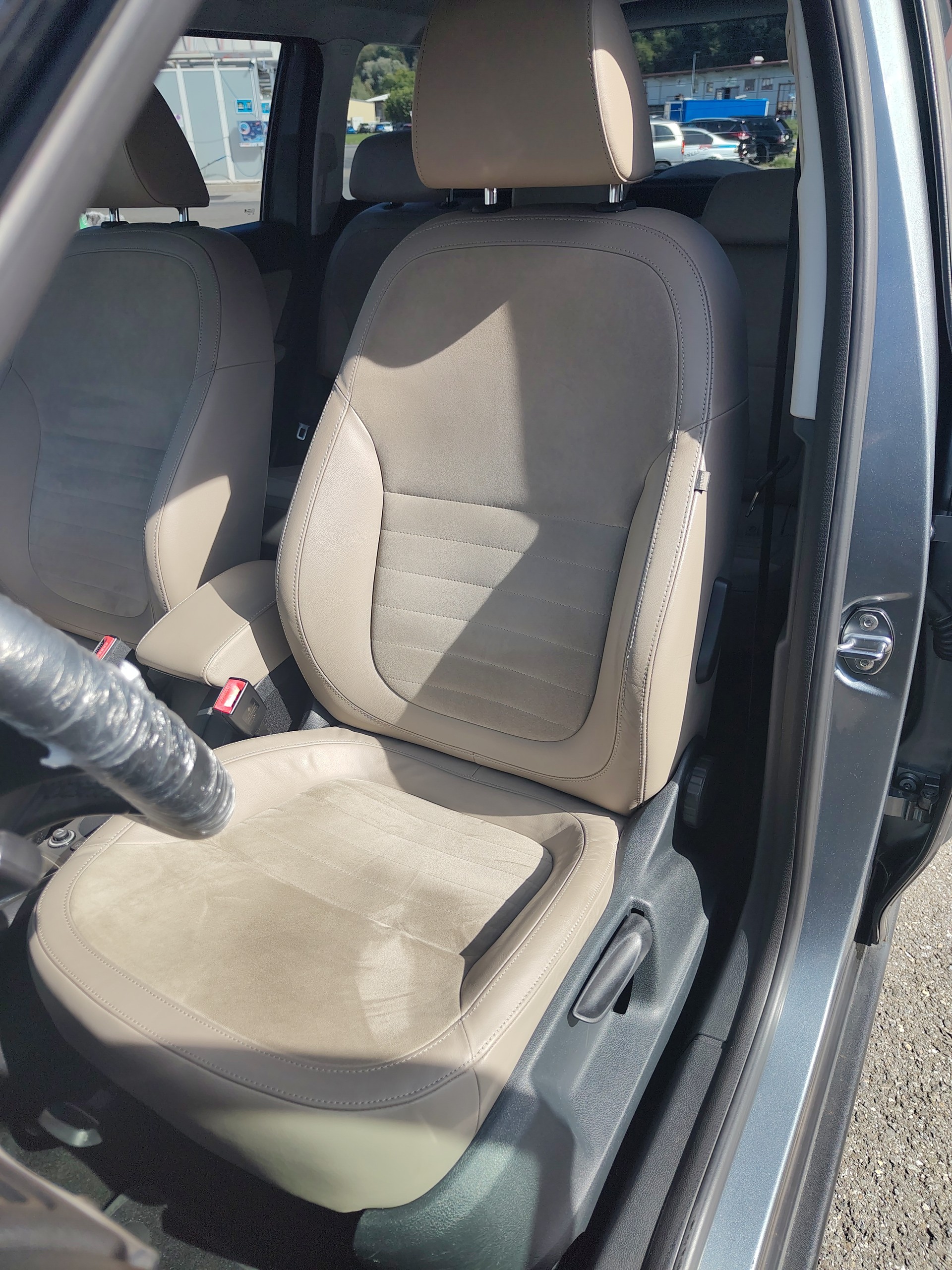 SKODA Yeti 2.0 TDI Ambition 4x4 DSG-image-5
