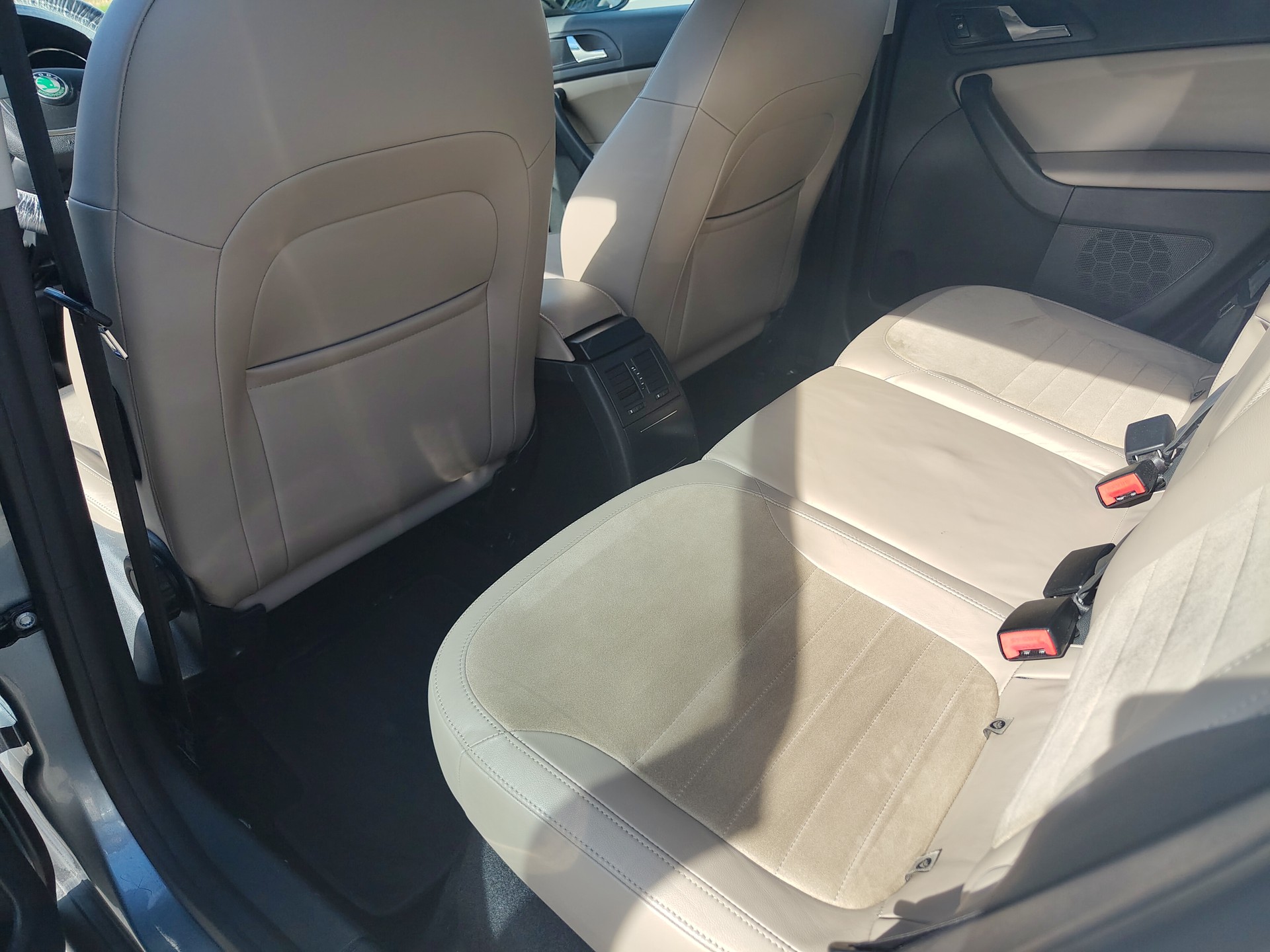 SKODA Yeti 2.0 TDI Ambition 4x4 DSG-image-8