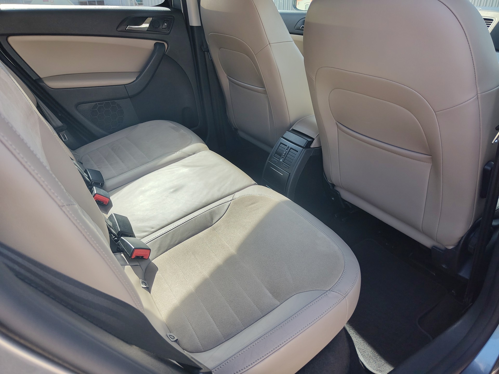 SKODA Yeti 2.0 TDI Ambition 4x4 DSG-image-9