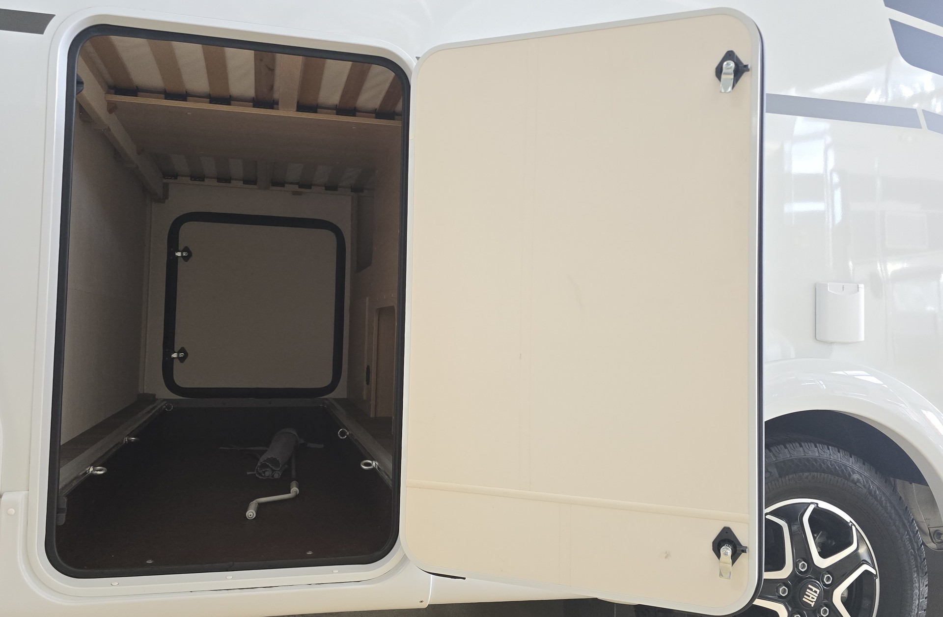 SUNLIGHT V 66 "Adventure Edition" / Fiat Ducato 2.2MJT 140PS- ACC-image-4