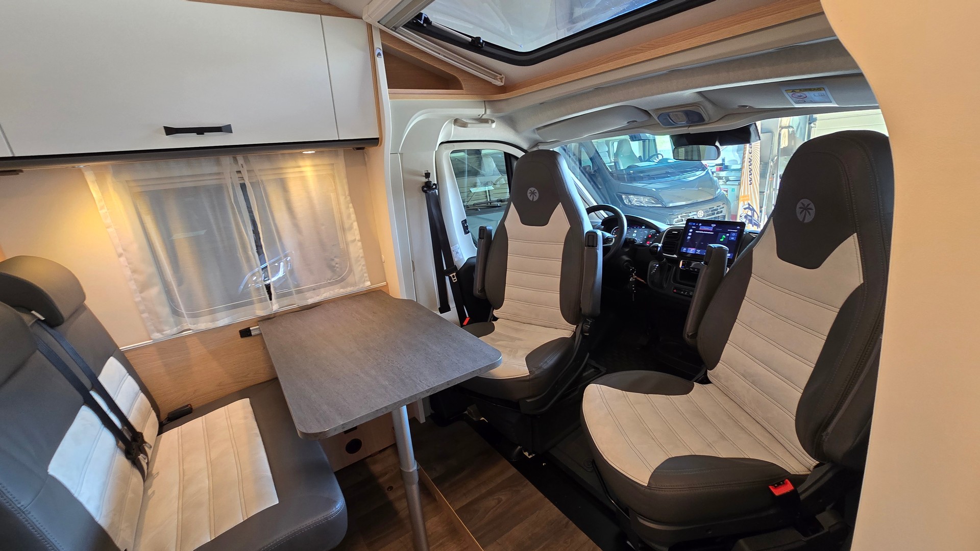 SUNLIGHT V 66 "Adventure Edition" / Fiat Ducato 2.2MJT 140PS- ACC-image-6
