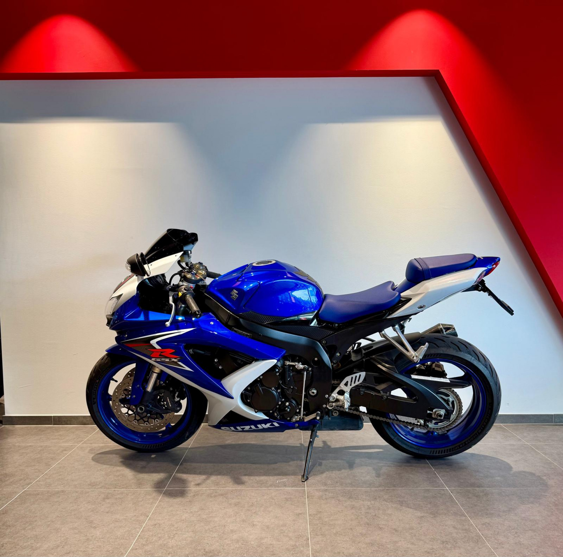 SUZUKI GSX-R 600-showroom-element-2