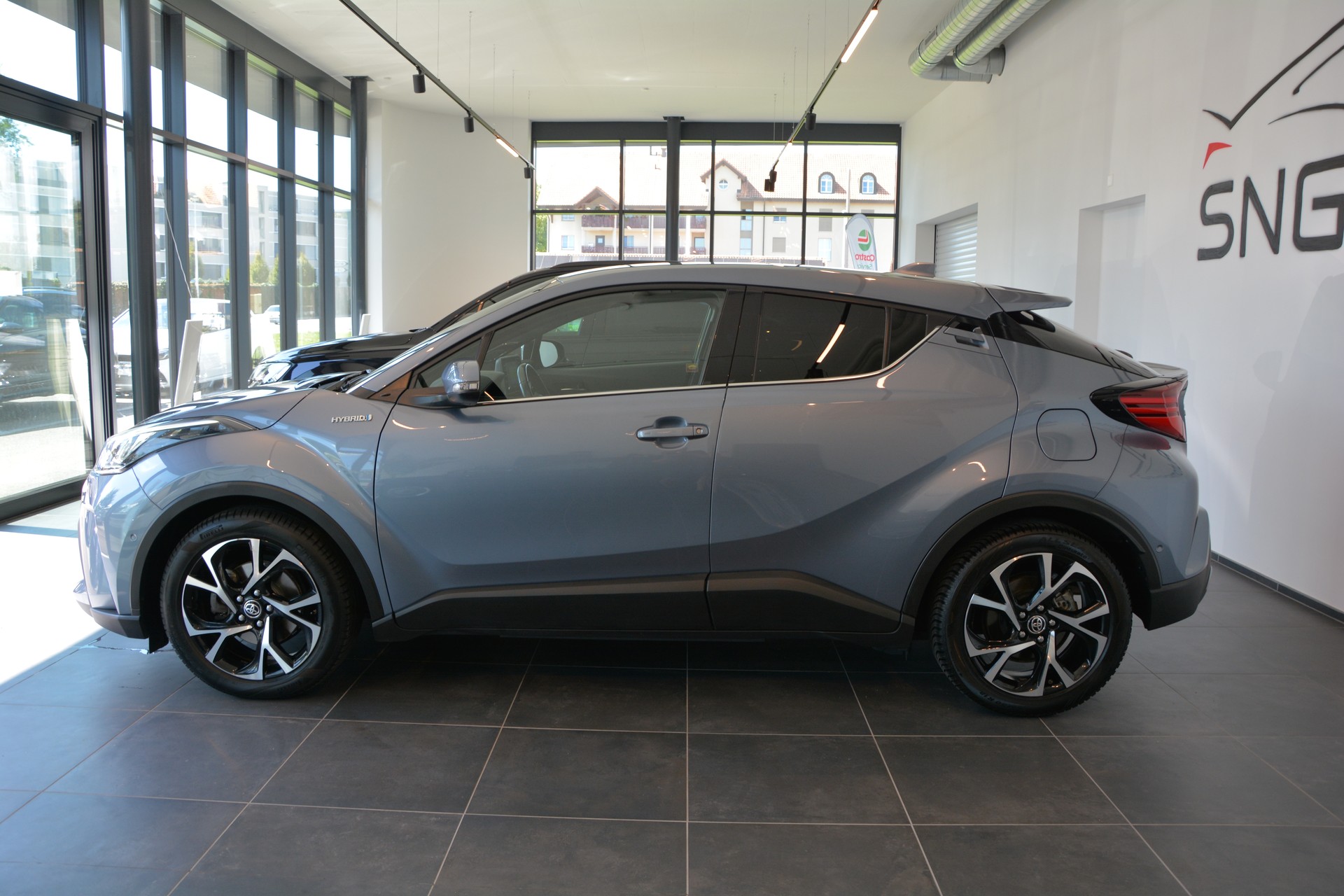 TOYOTA C-HR 2.0 HSD CVT Style-image-2