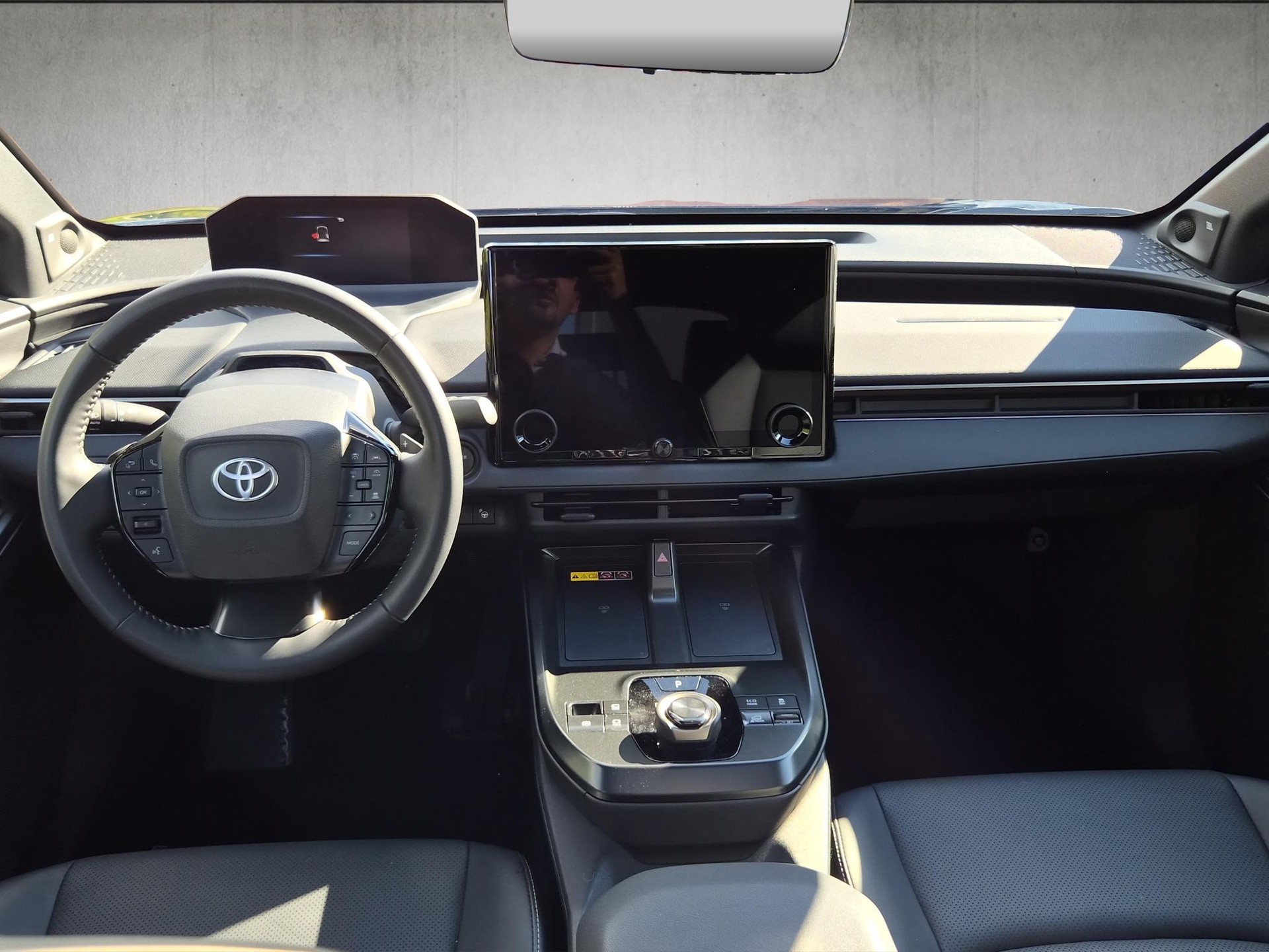 TOYOTA bZ4X Premium AWD-image-11