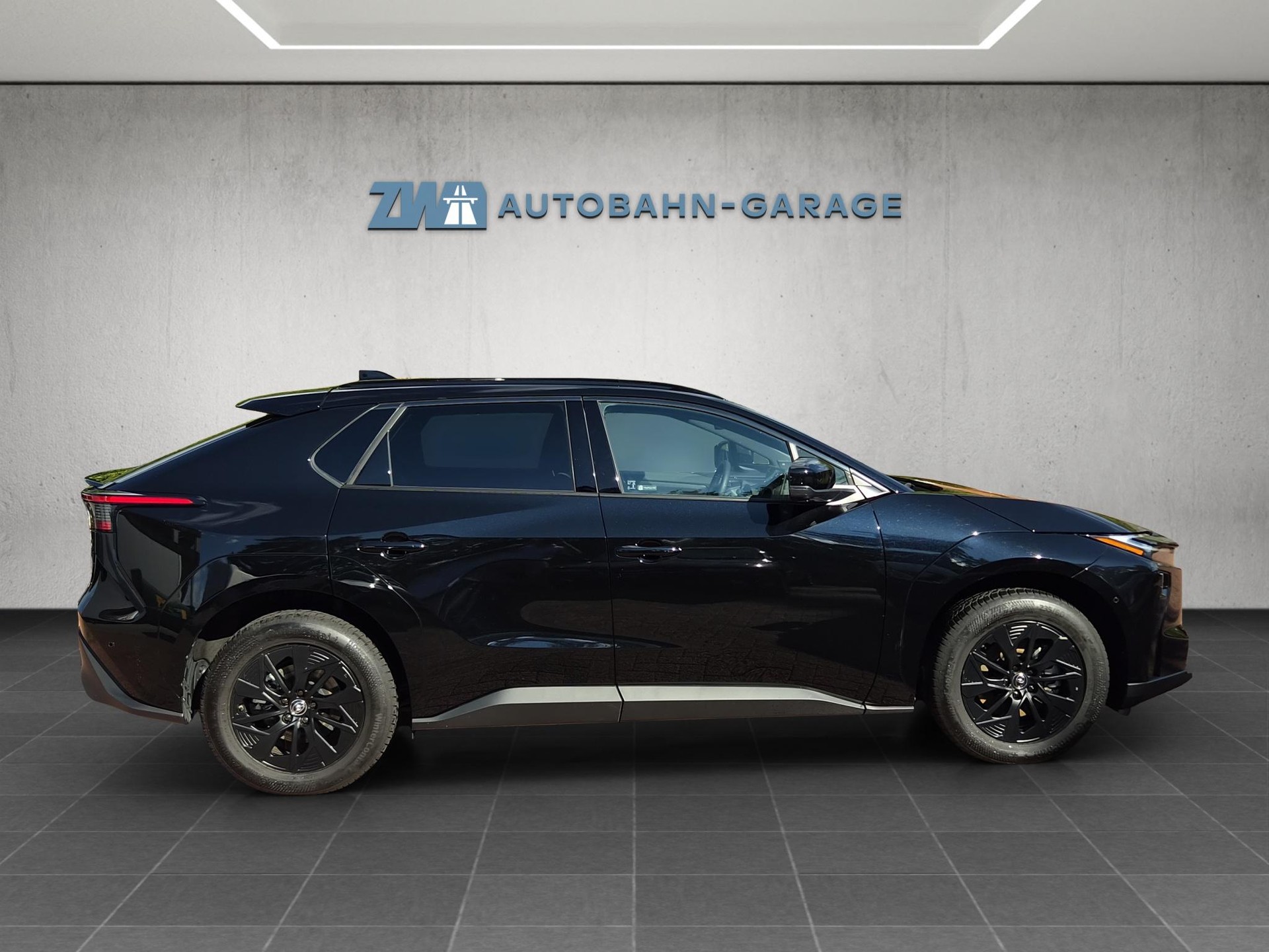TOYOTA bZ4X Premium AWD-image-5