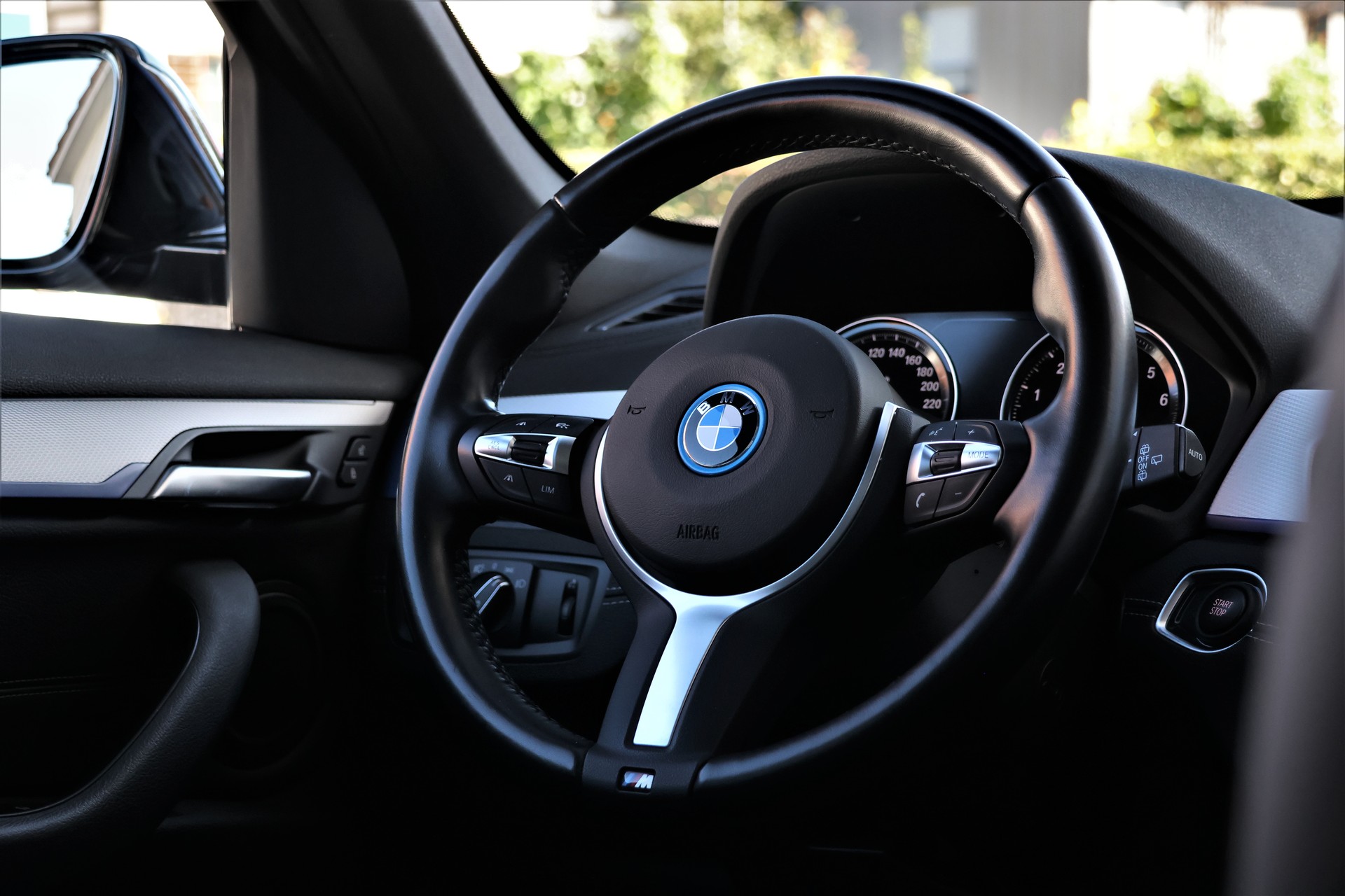 BMW X1 xDrive 25e M Sport Steptronic (CH)-image-12