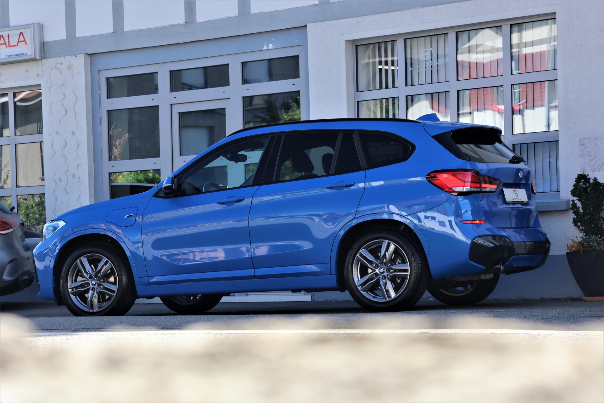 BMW X1 xDrive 25e M Sport Steptronic (CH)-image-3