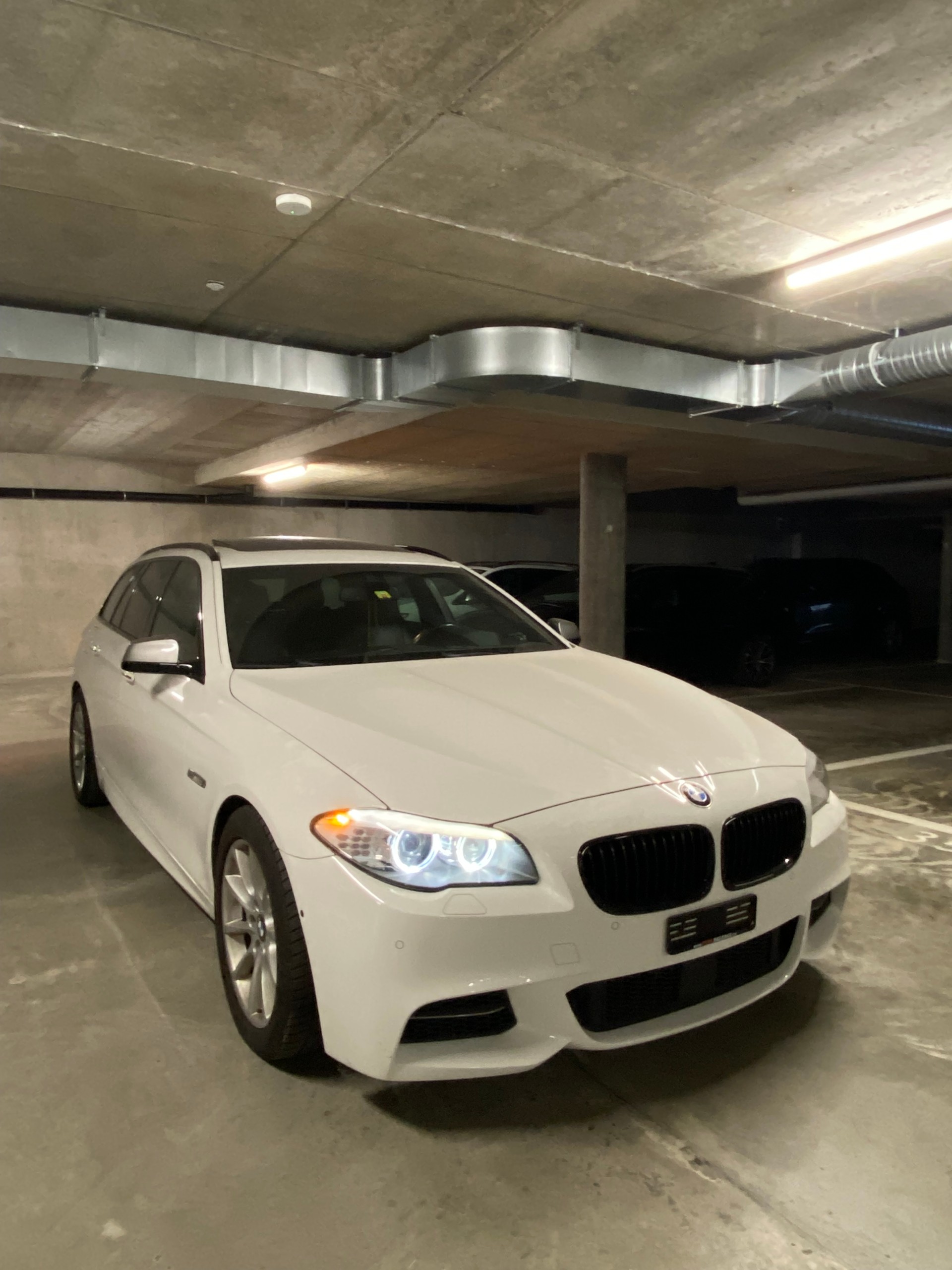 BMW M550d xDrive Touring Steptronic-image-0