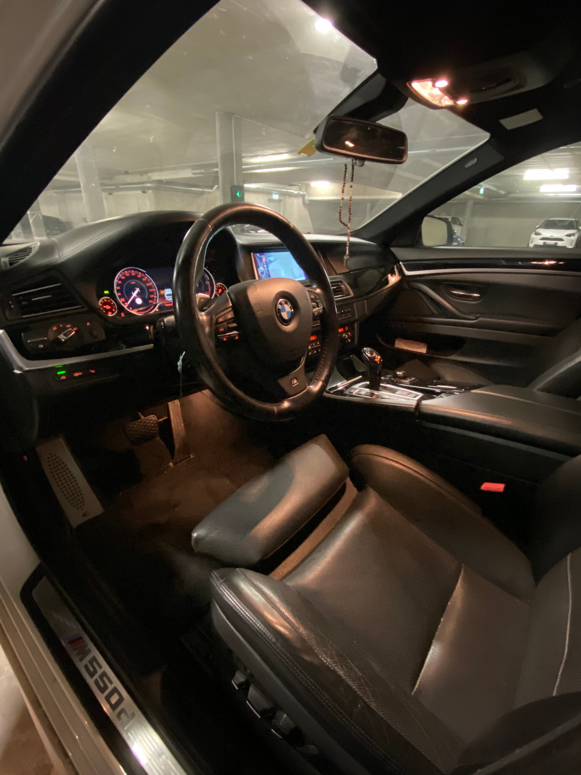 BMW M550d xDrive Touring Steptronic-image-7