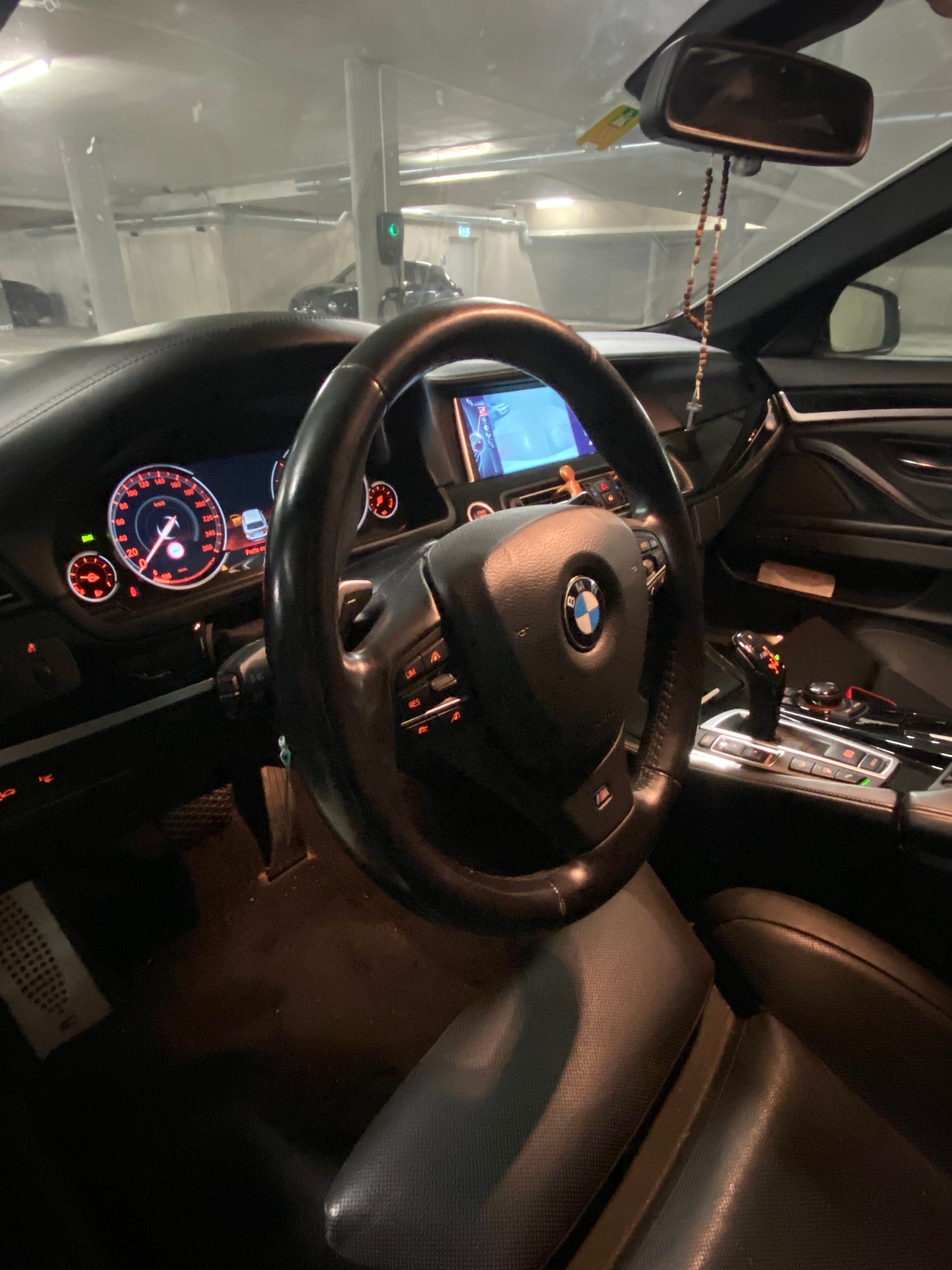 BMW M550d xDrive Touring Steptronic-image-9