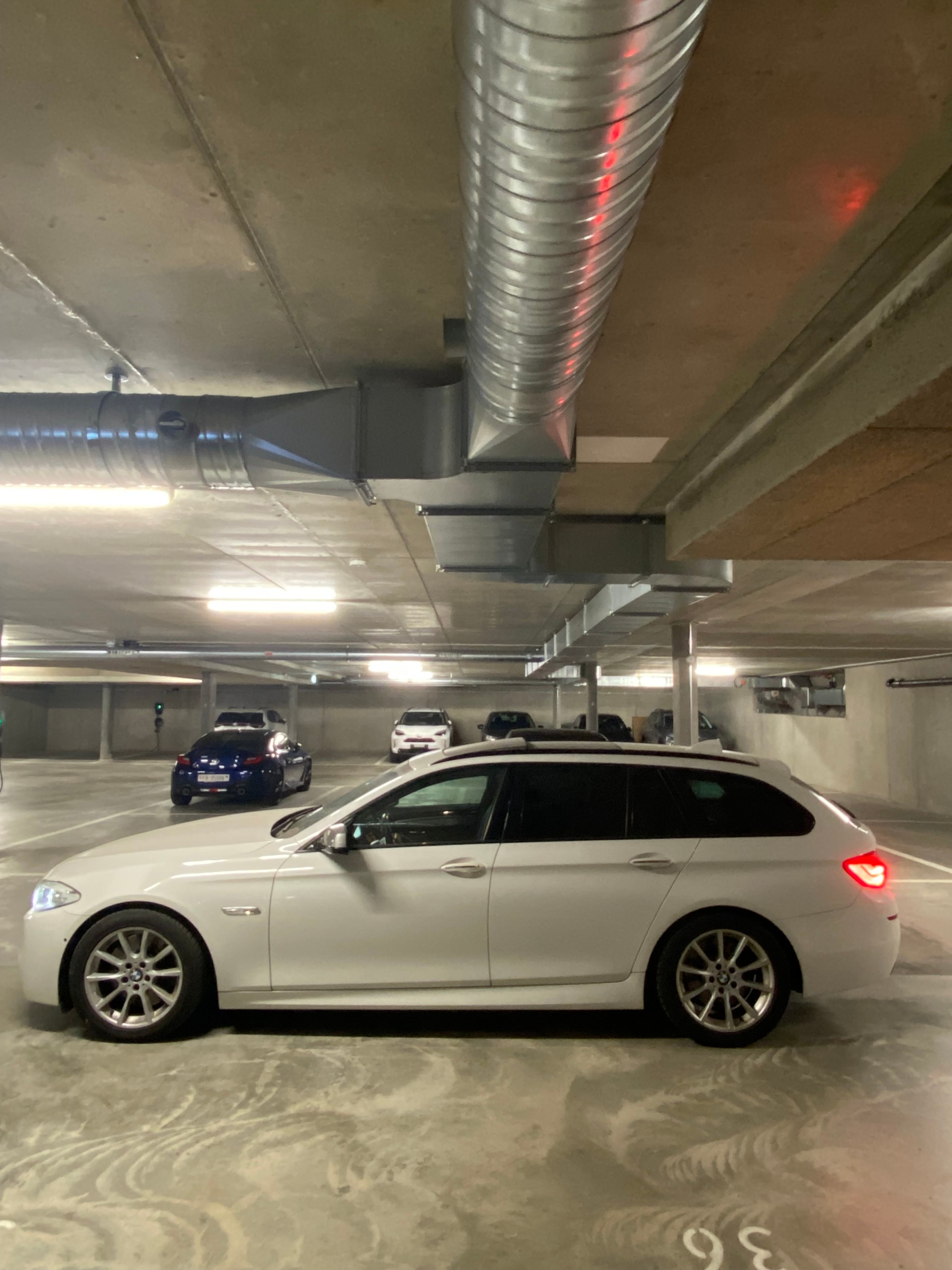 BMW M550d xDrive Touring Steptronic-image-5