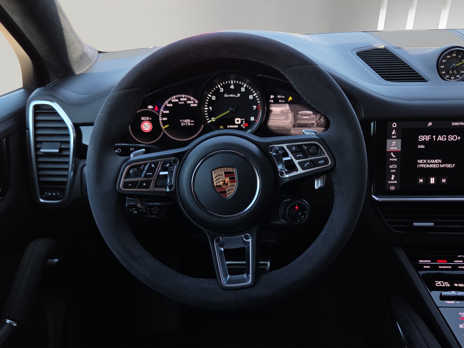 PORSCHE Cayenne Turbo Coupé S E-Hybrid-image-7