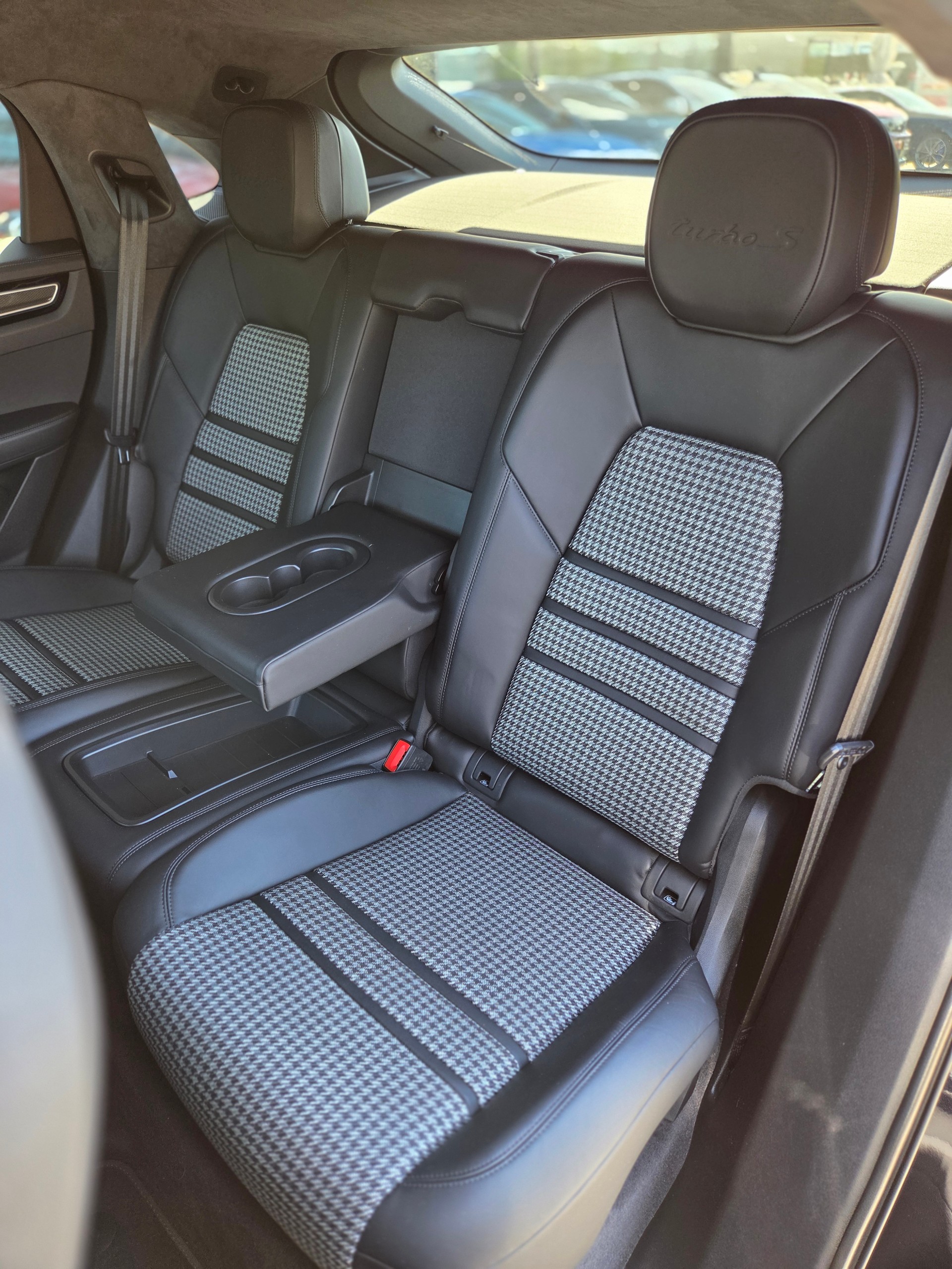 PORSCHE Cayenne Turbo Coupé S E-Hybrid-image-8
