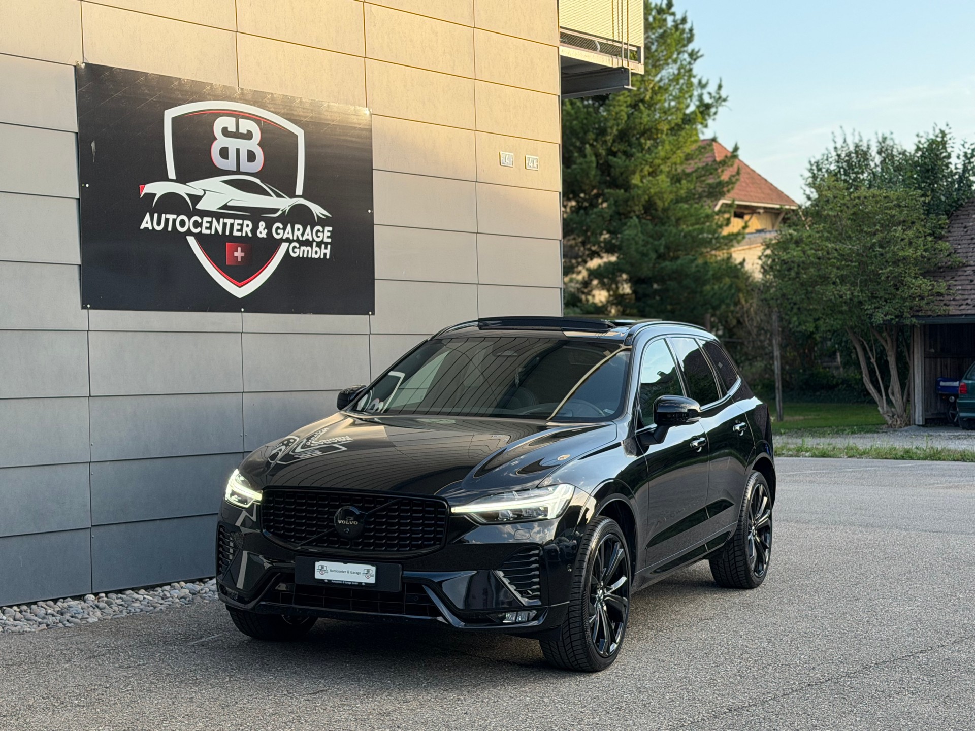 VOLVO XC60 B5 Benzin Mild Hybrid AWD Black Edition Geartronic-image-0
