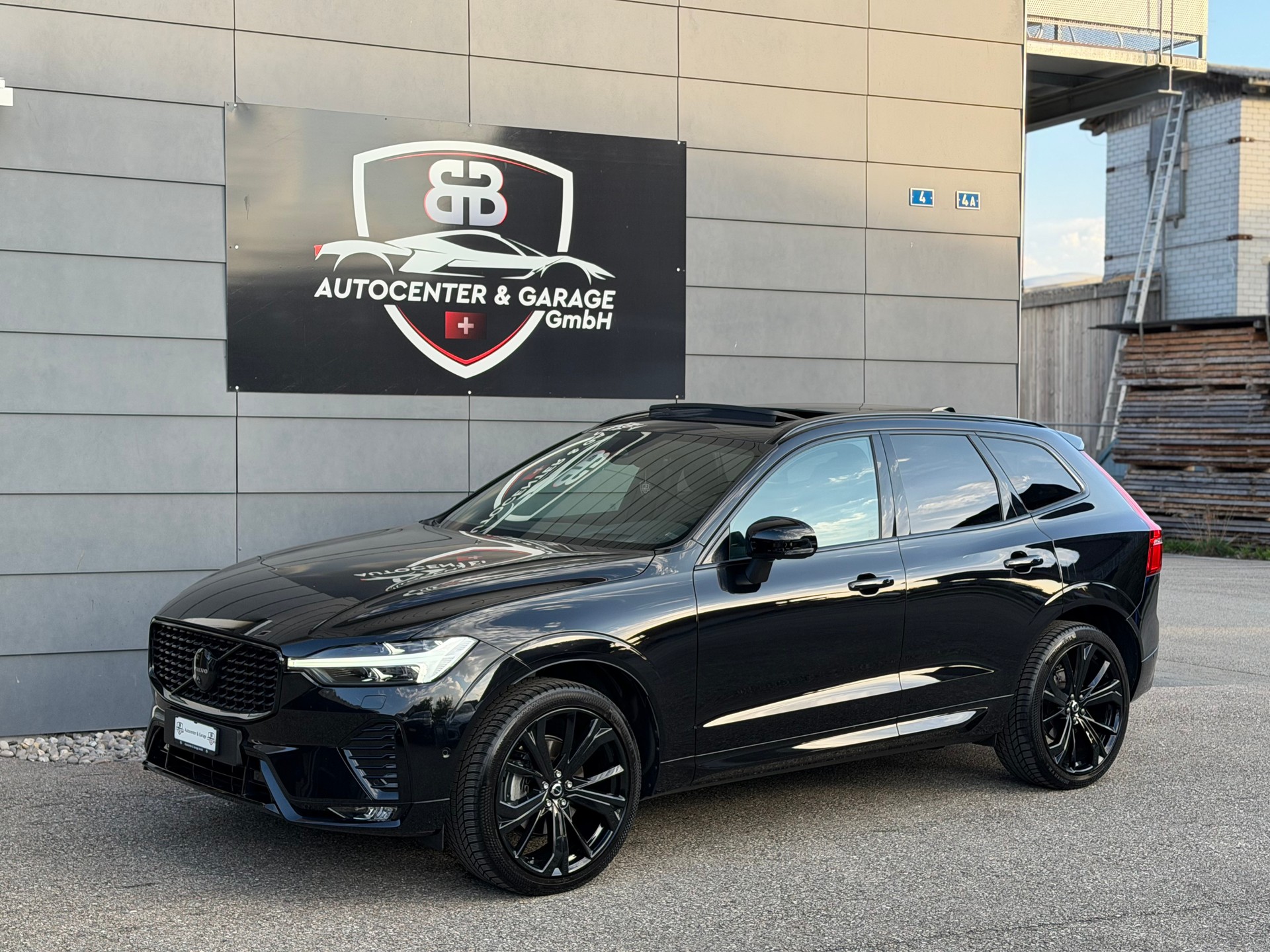 VOLVO XC60 B5 Benzin Mild Hybrid AWD Black Edition Geartronic-image-2