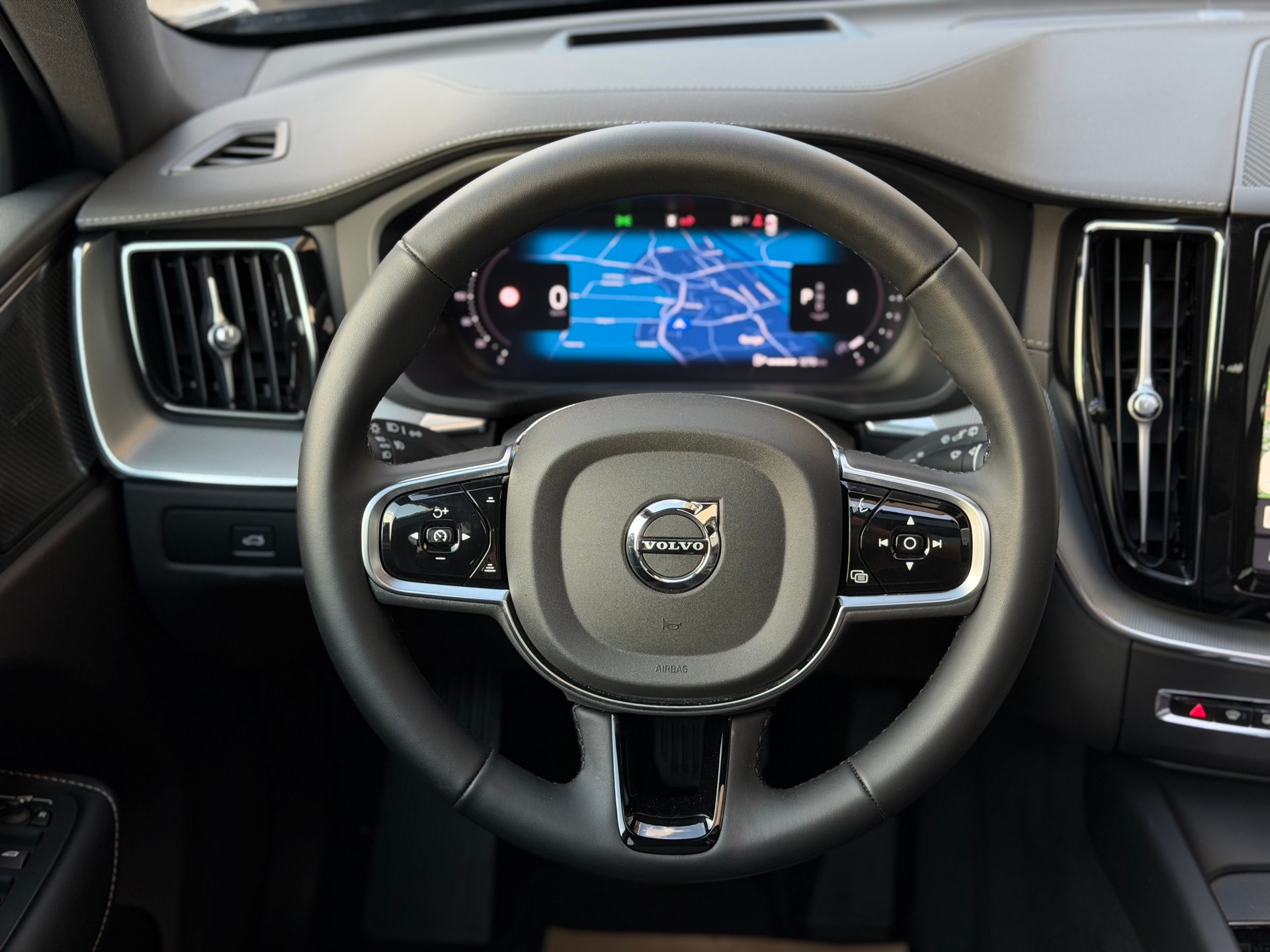 VOLVO XC60 B5 Benzin Mild Hybrid AWD Black Edition Geartronic-image-24