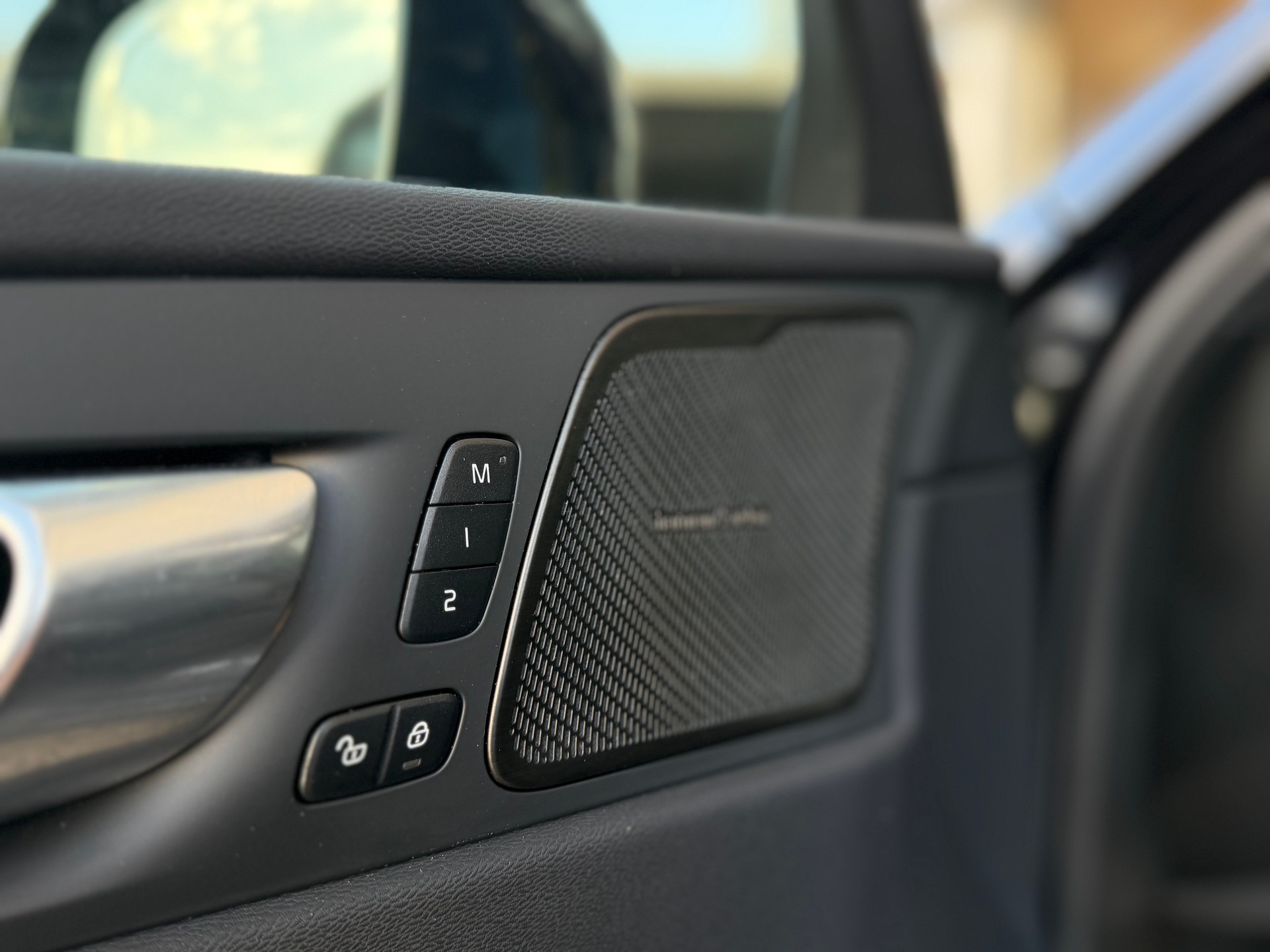 VOLVO XC60 B5 Benzin Mild Hybrid AWD Black Edition Geartronic-image-20