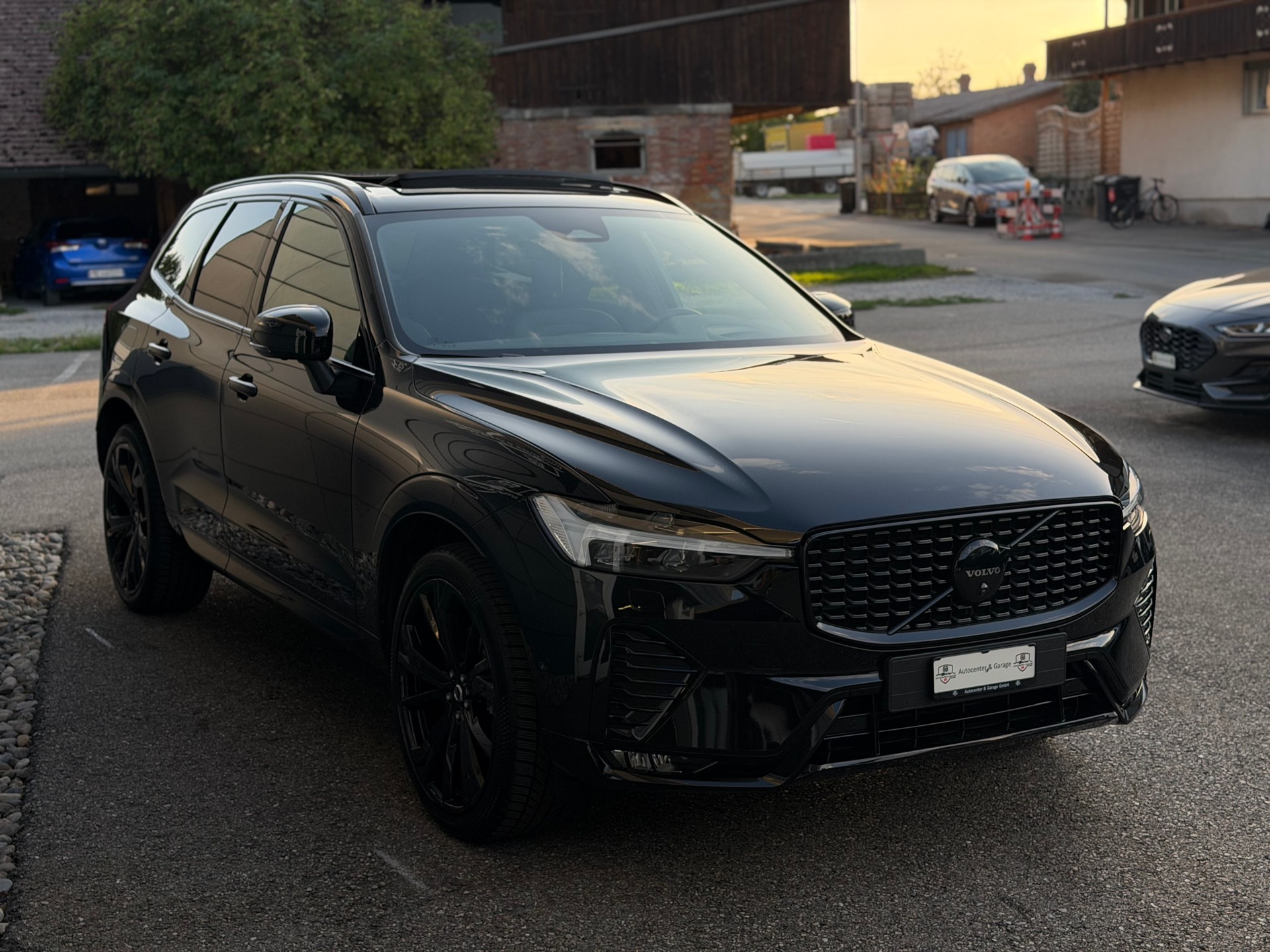 VOLVO XC60 B5 Benzin Mild Hybrid AWD Black Edition Geartronic-image-9
