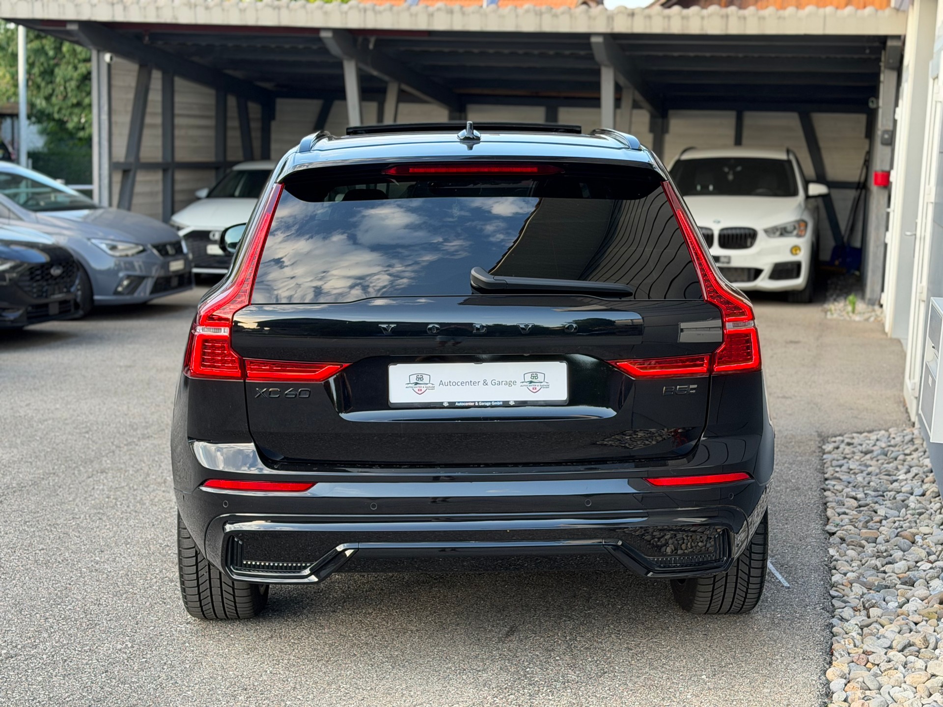 VOLVO XC60 B5 Benzin Mild Hybrid AWD Black Edition Geartronic-image-7