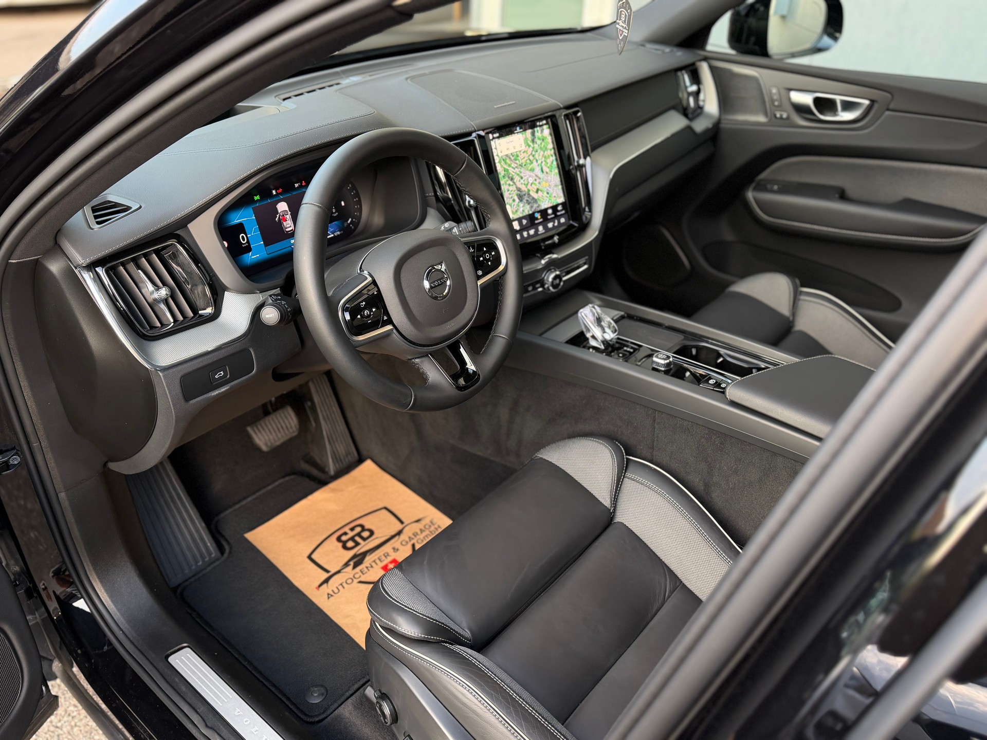 VOLVO XC60 B5 Benzin Mild Hybrid AWD Black Edition Geartronic-image-19