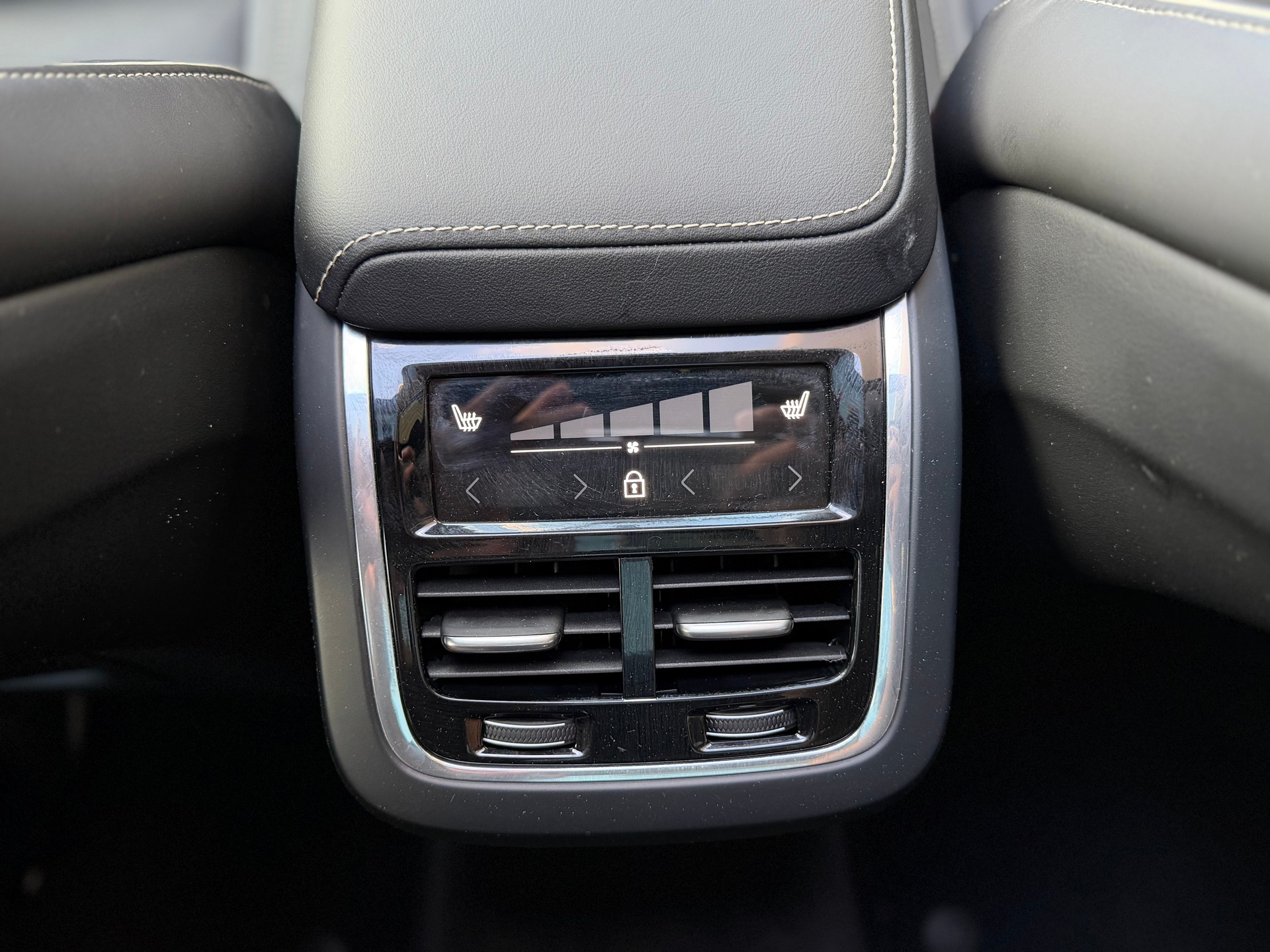 VOLVO XC60 B5 Benzin Mild Hybrid AWD Black Edition Geartronic-image-22