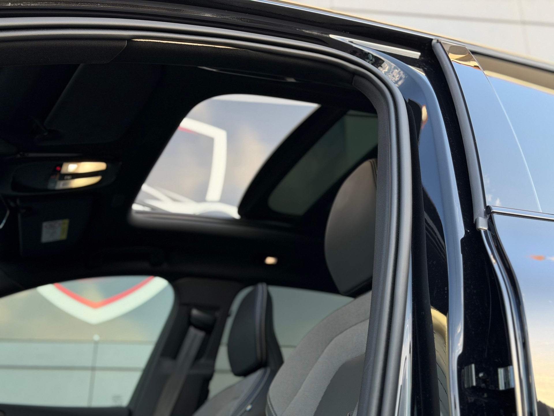 VOLVO XC60 B5 Benzin Mild Hybrid AWD Black Edition Geartronic-image-31