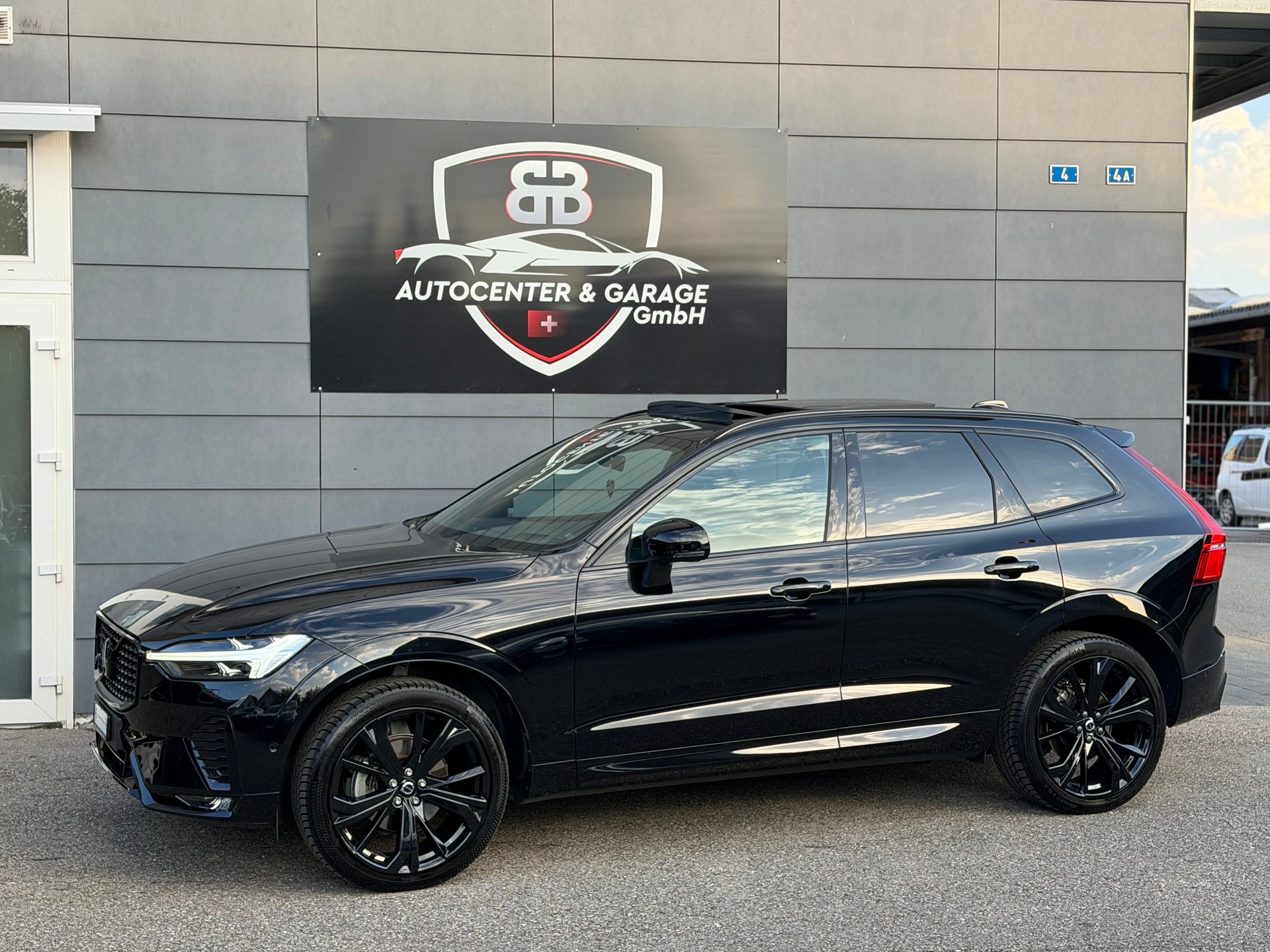 VOLVO XC60 B5 Benzin Mild Hybrid AWD Black Edition Geartronic-image-3