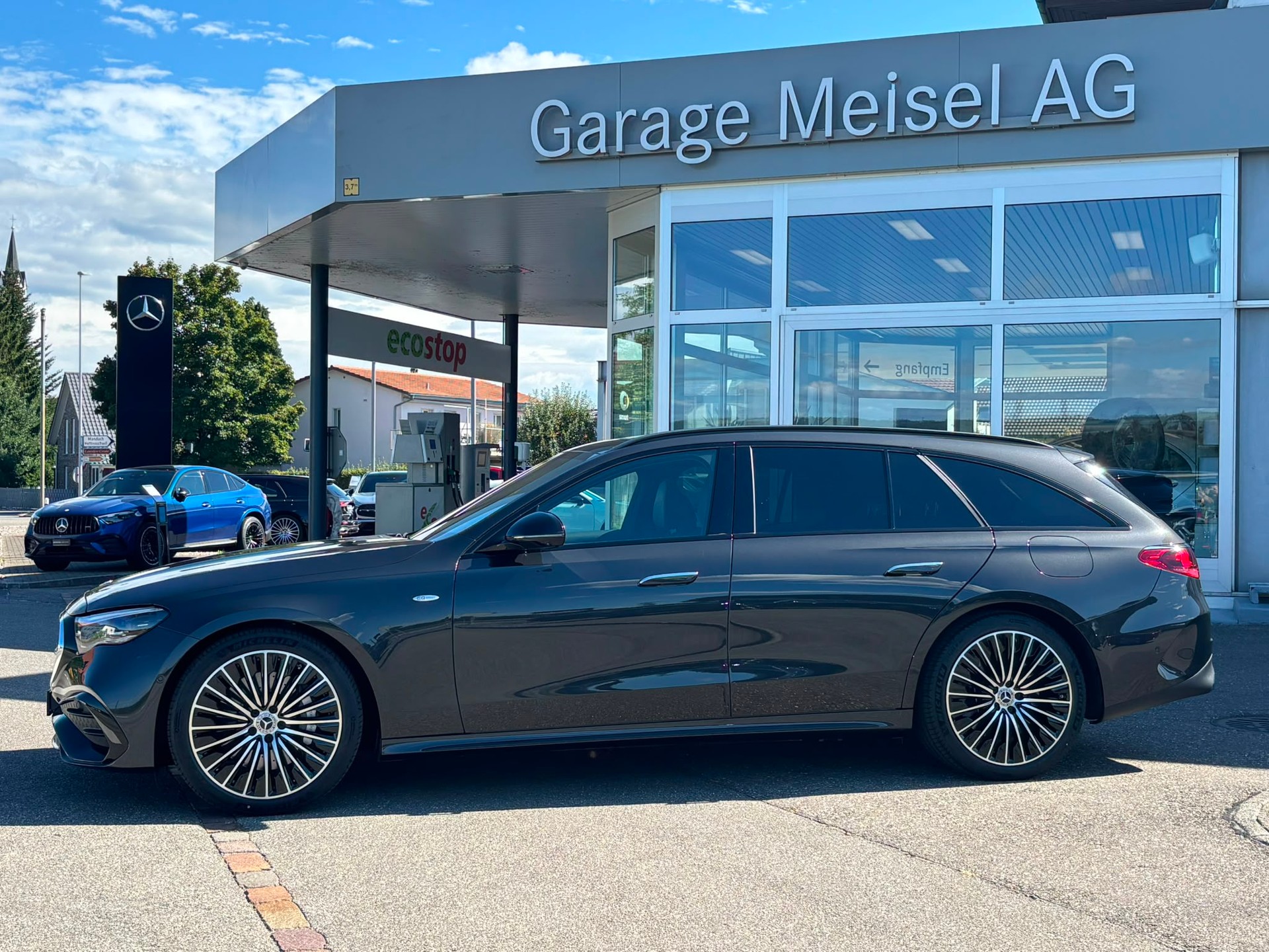 MERCEDES-BENZ E 300 de AMG-Line 4Matic Kombi-image-5