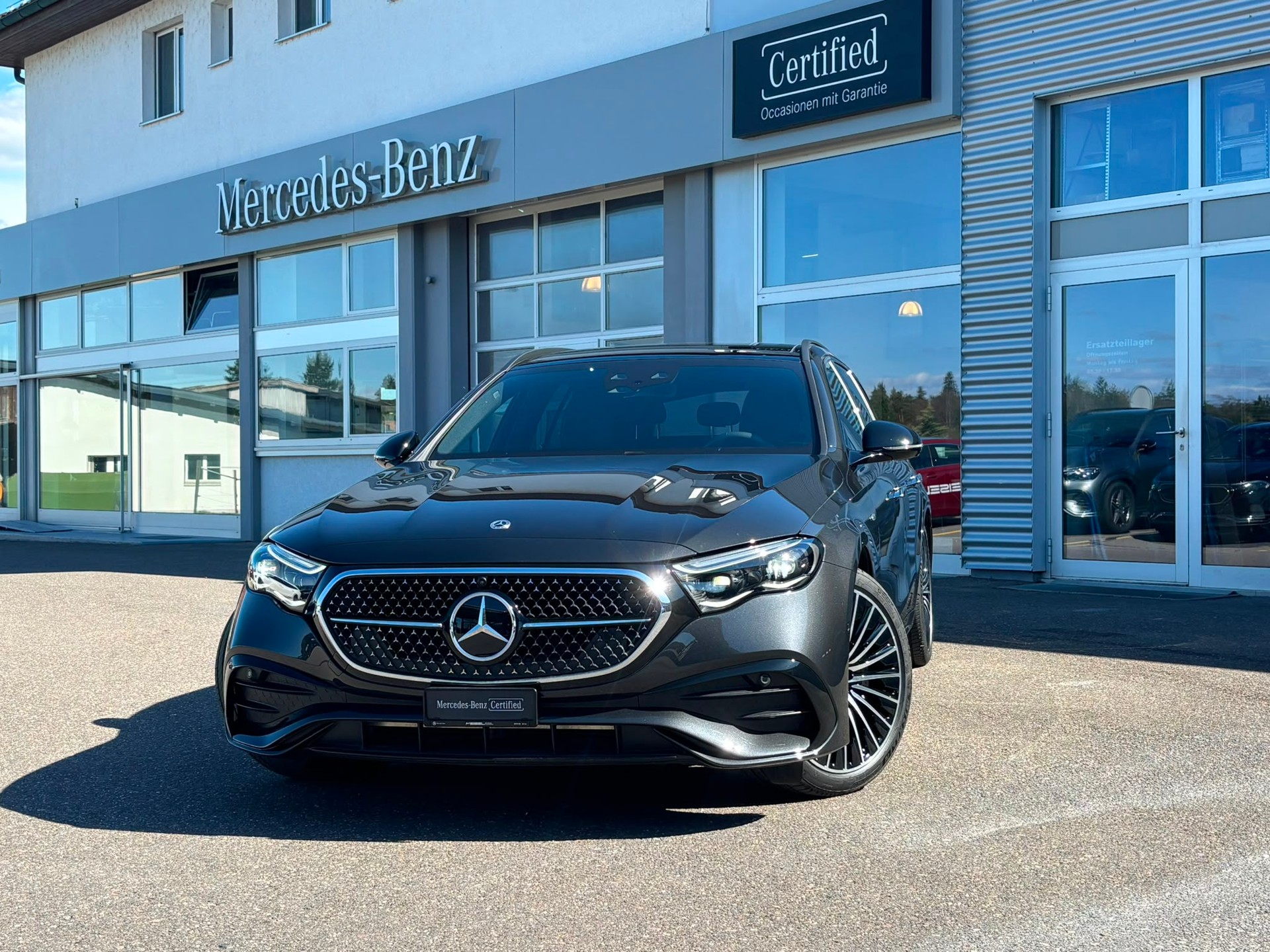 MERCEDES-BENZ E 300 de AMG-Line 4Matic Kombi-image-1