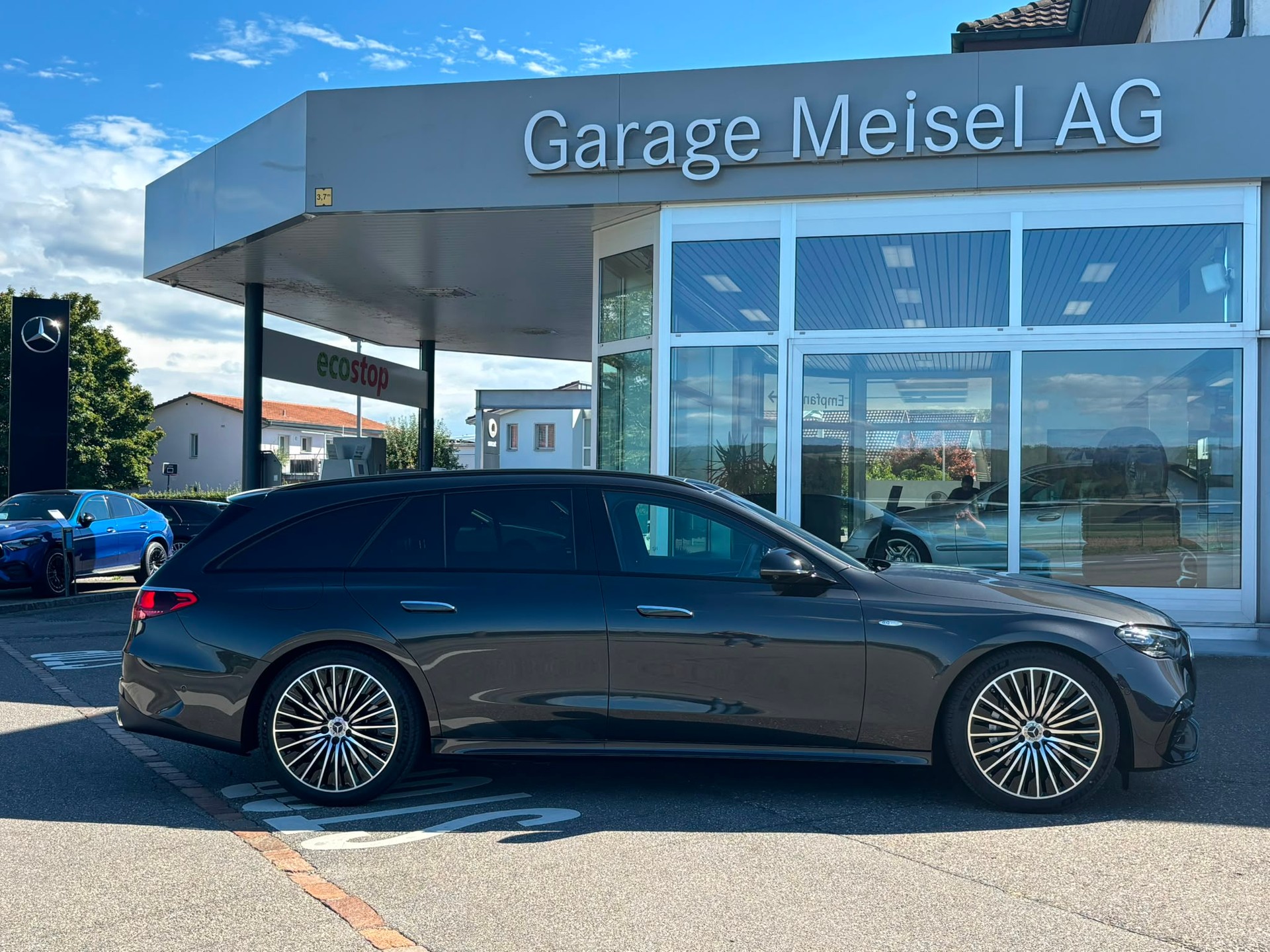 MERCEDES-BENZ E 300 de AMG-Line 4Matic Kombi-image-4