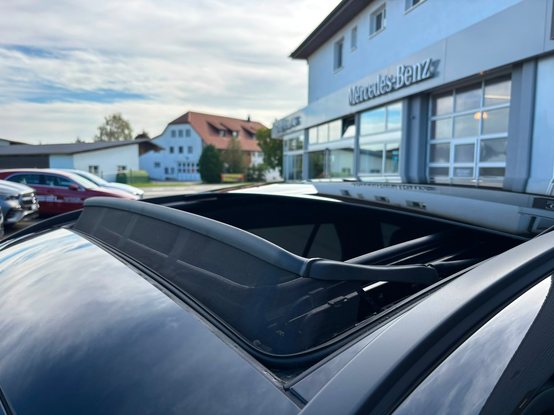 MERCEDES-BENZ E 300 de AMG-Line 4Matic Kombi-image-14