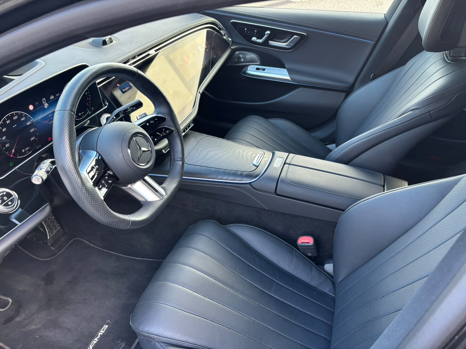 MERCEDES-BENZ E 300 de AMG-Line 4Matic Kombi-image-6