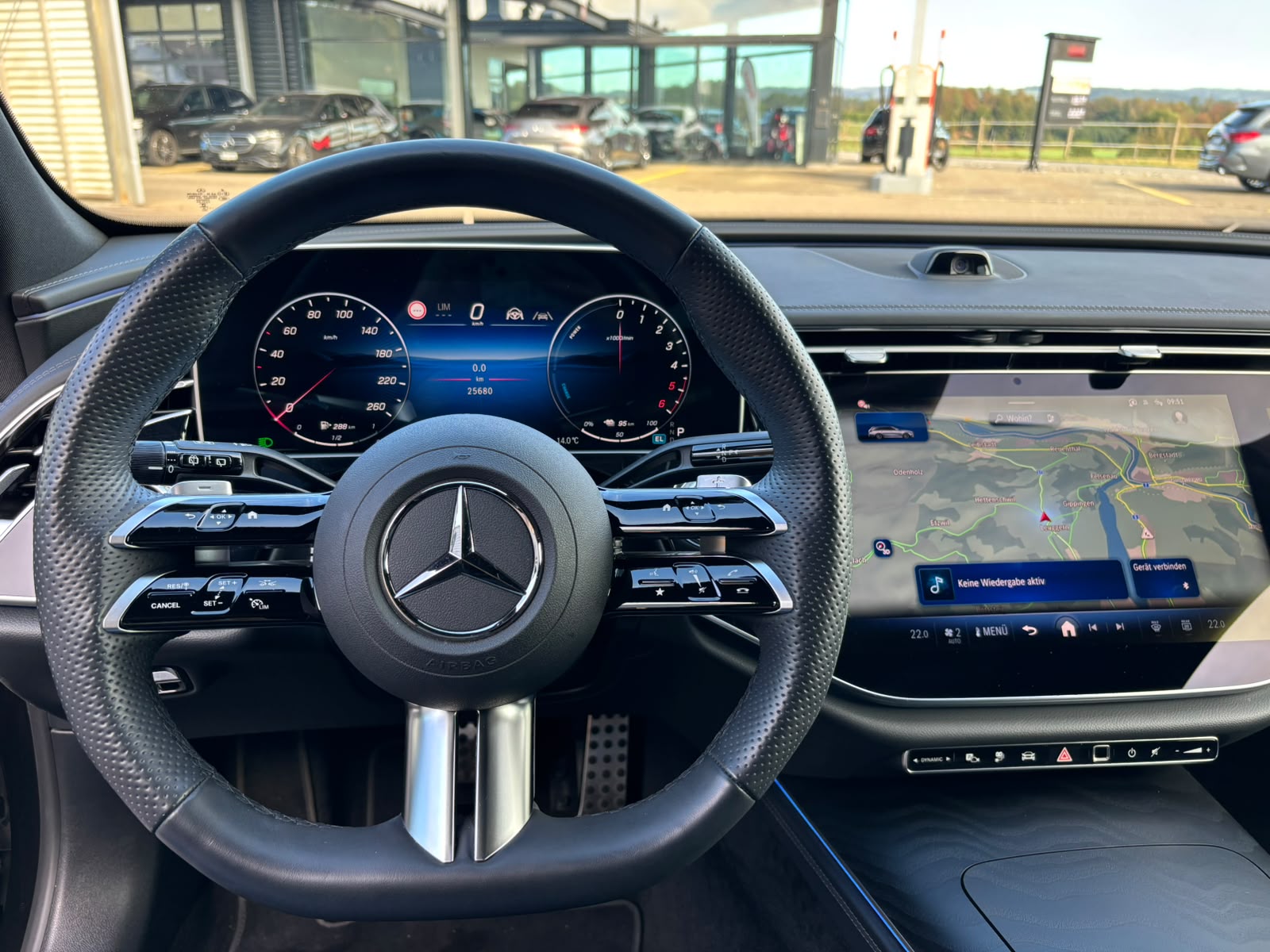 MERCEDES-BENZ E 300 de AMG-Line 4Matic Kombi-image-10