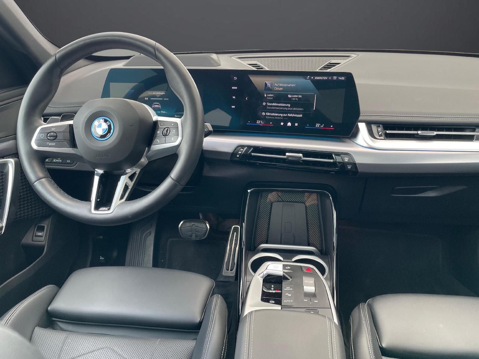 BMW iX1 30 xDrive-image-6